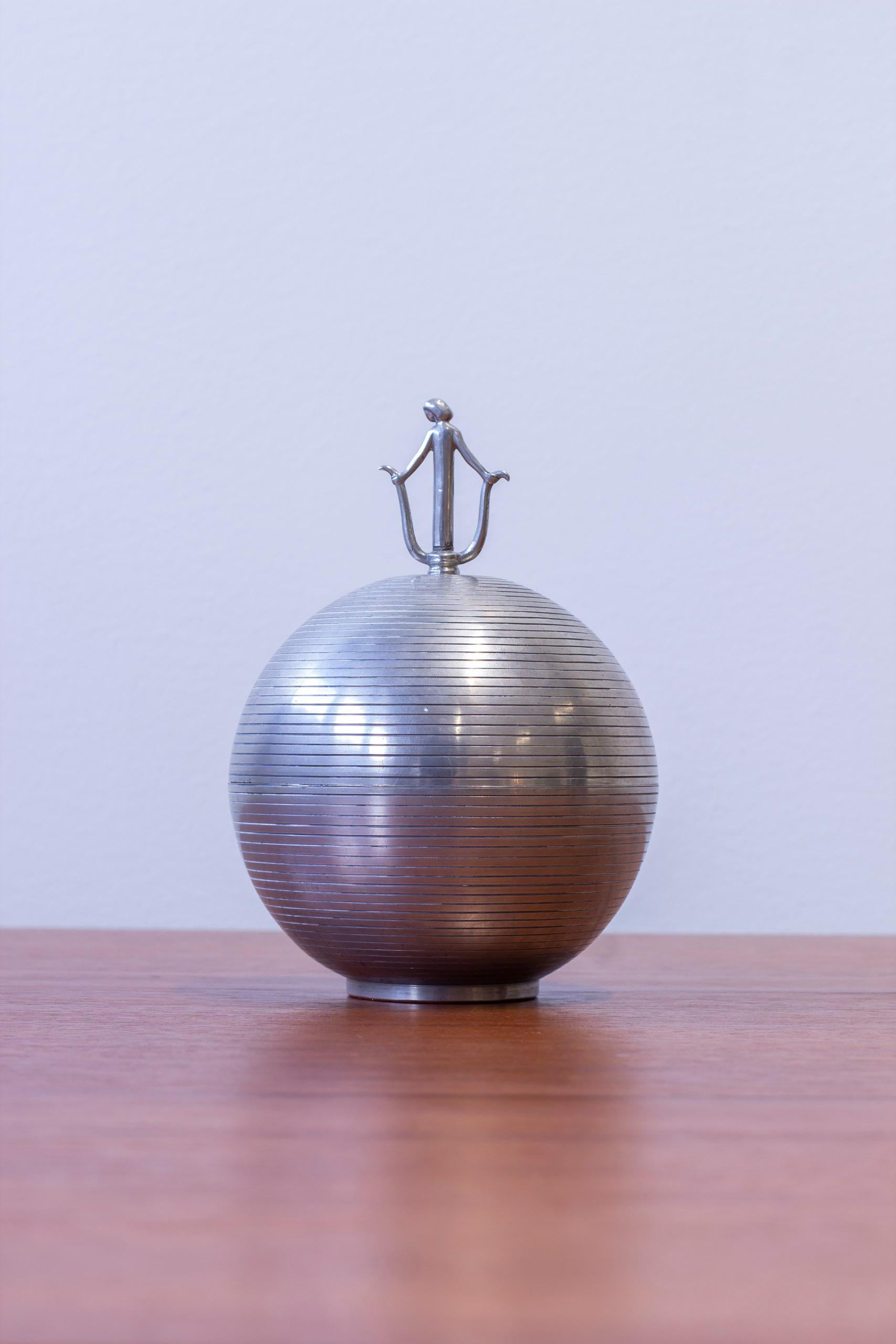 Swedish grace Bonbonniere in pewter by Sylvia Stave, CG Hallberg 1933 For Sale 1