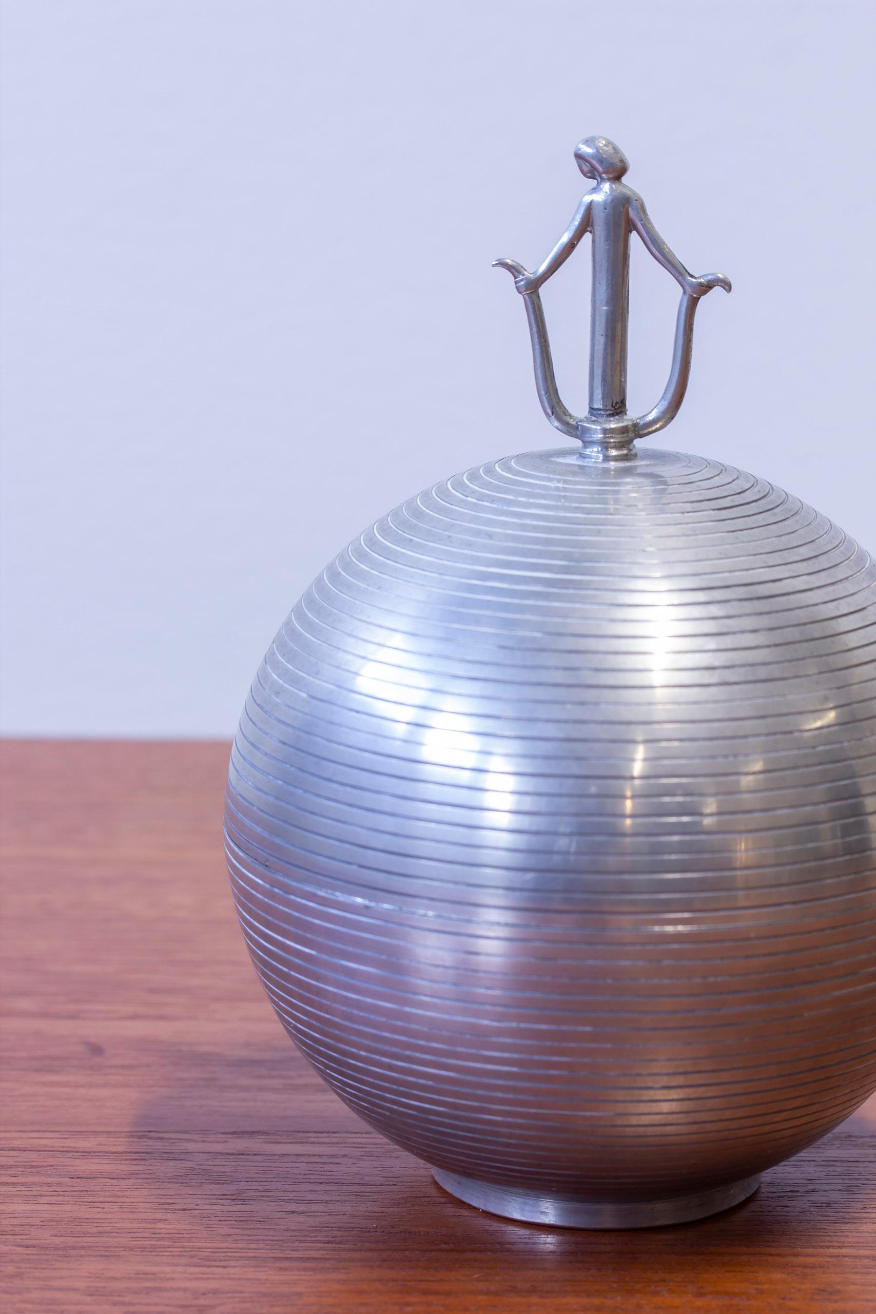 Swedish grace Bonbonniere in pewter by Sylvia Stave, CG Hallberg 1933 For Sale 2