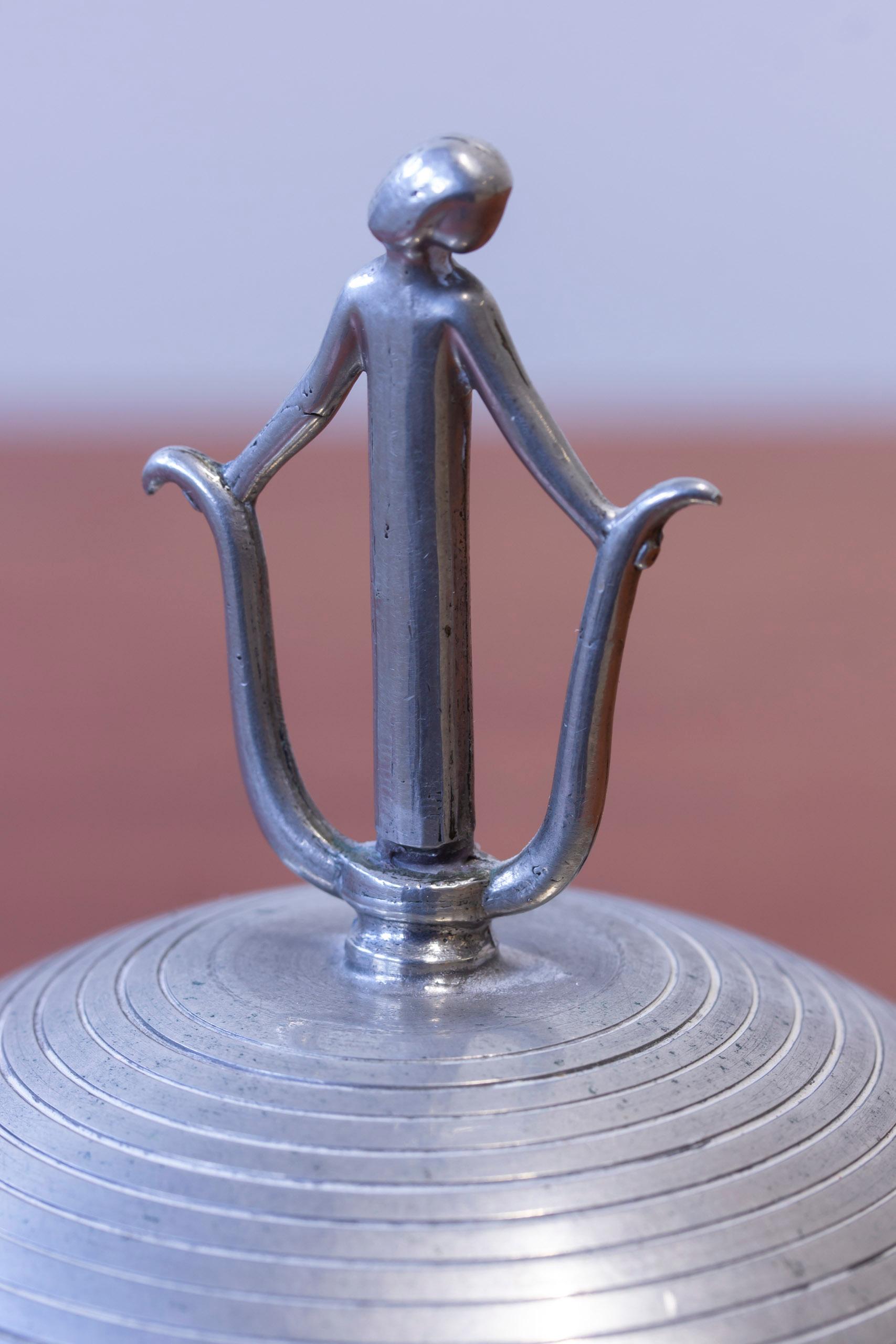 Swedish grace Bonbonniere in pewter by Sylvia Stave, CG Hallberg 1933 For Sale 3