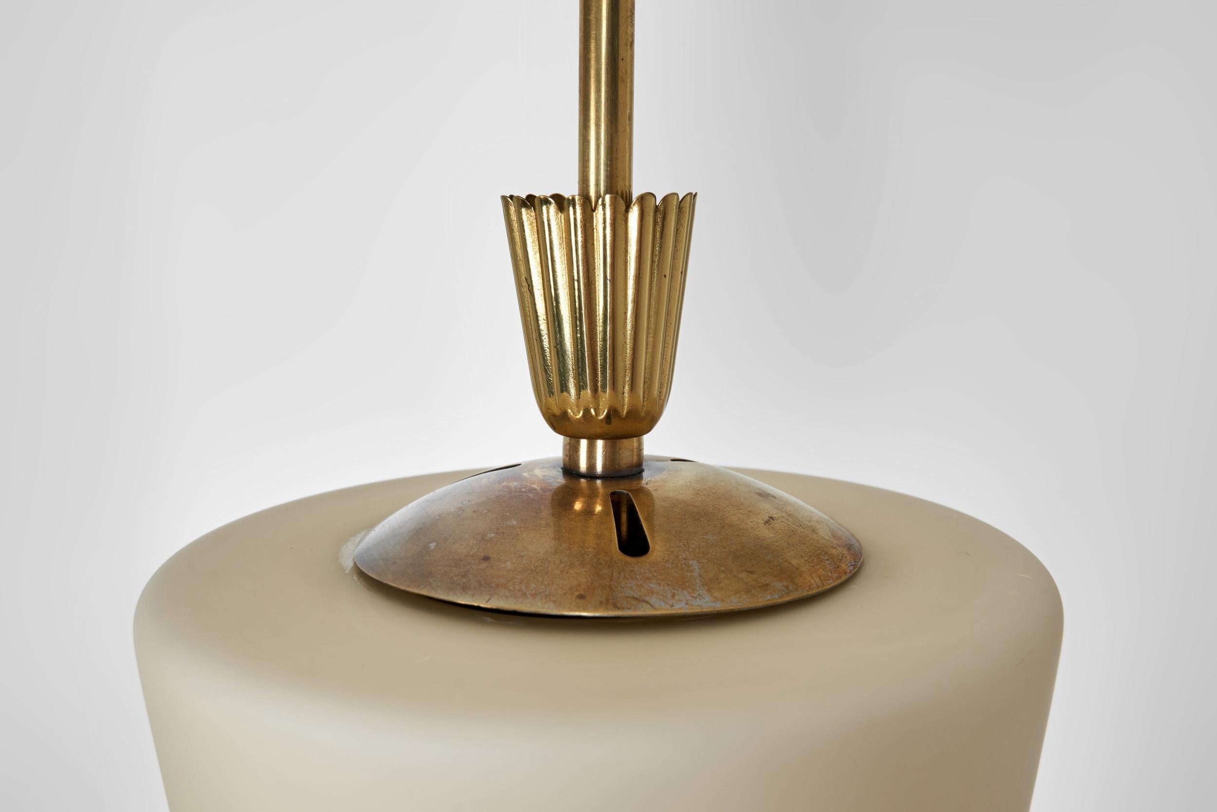 Lampada a sospensione Grace svedese in ottone e vetro, Svezia, 1920 ca. in vendita 3