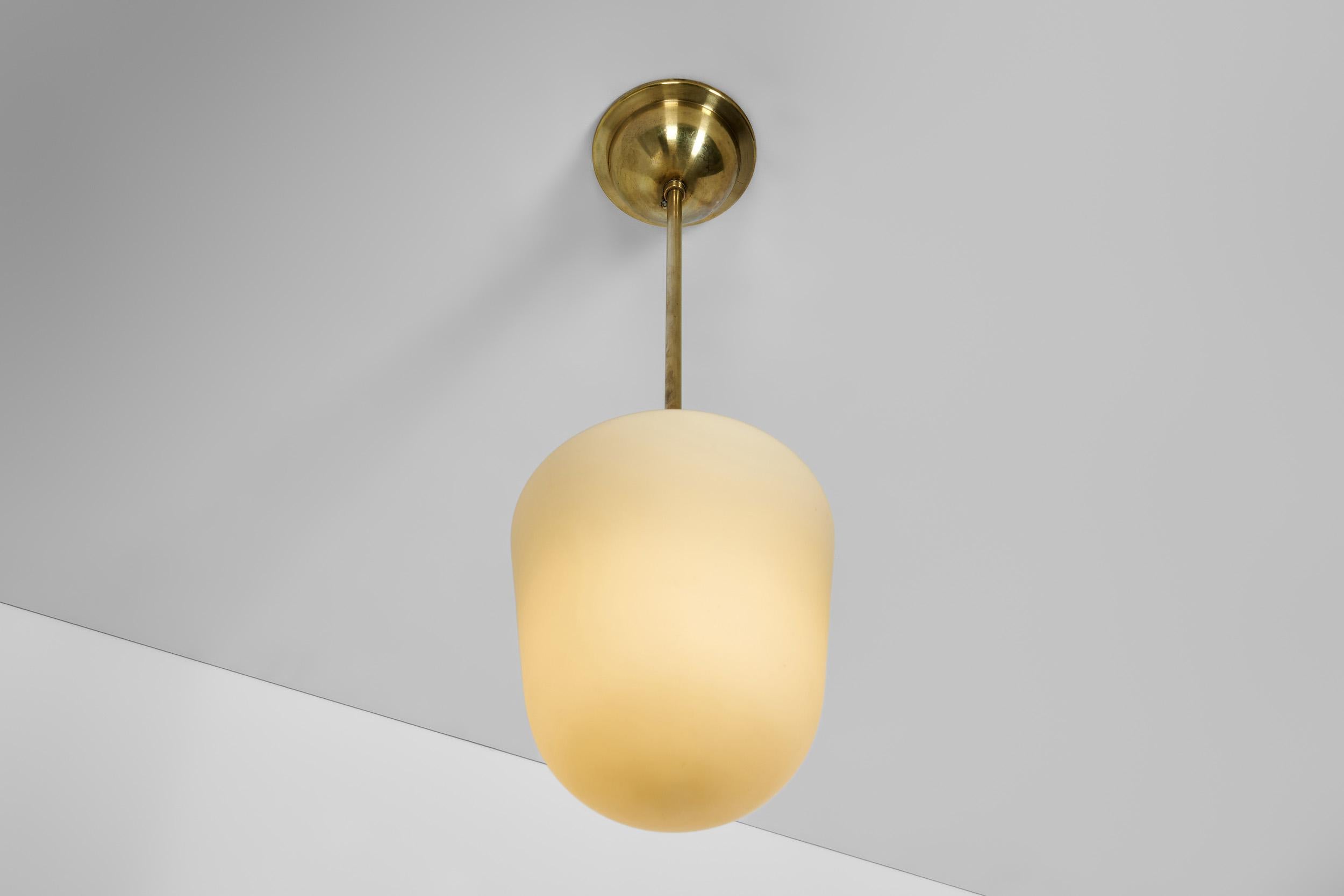 Lampada a sospensione Grace svedese in ottone e vetro, Svezia, 1920 ca. in vendita 6