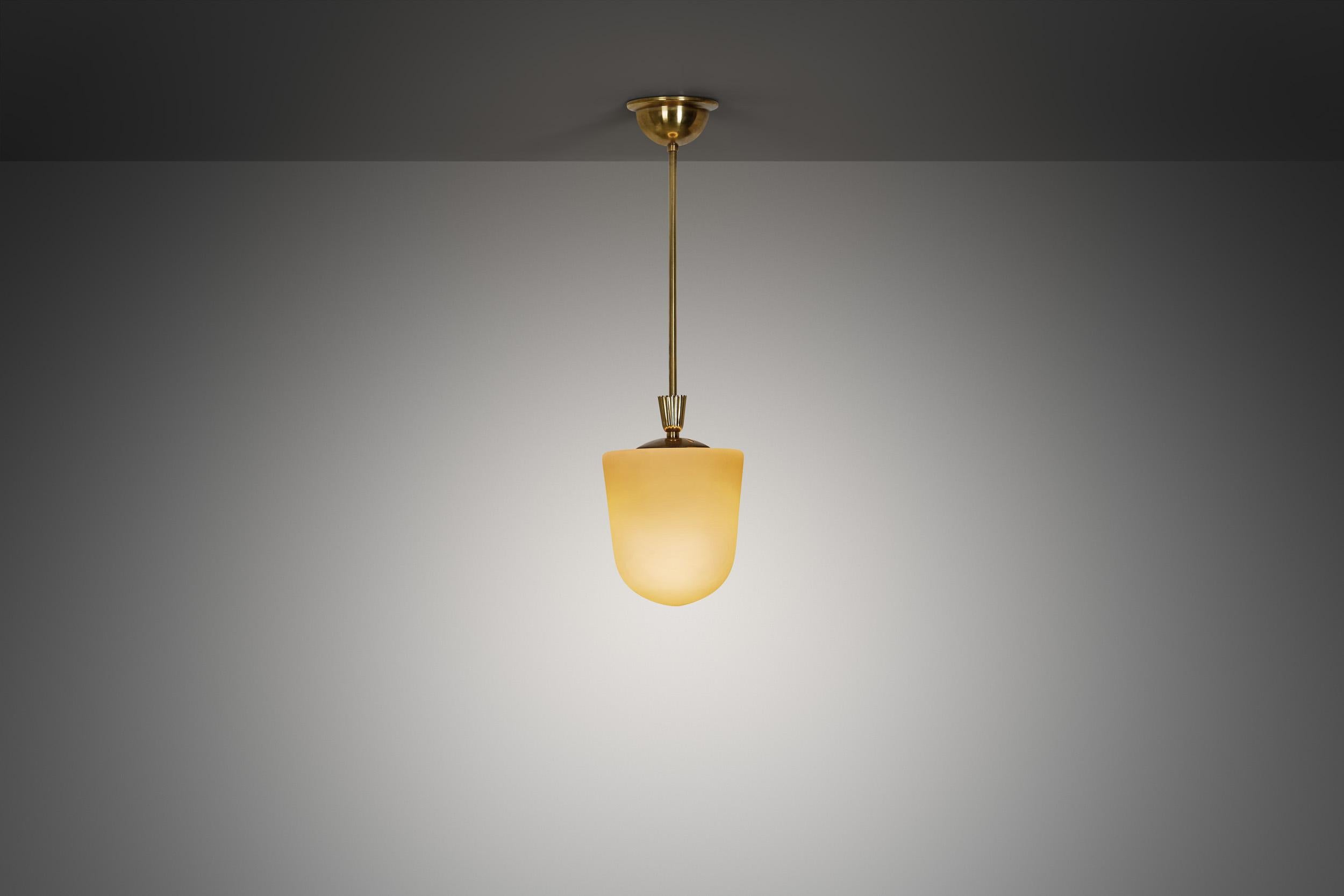 Lo Swedish Grace è stato uno squisito movimento di design dell'inizio del XX secolo che oggi rimane in gran parte sconosciuto. Prima del design minimalista svedese che si sarebbe sviluppato nel dopoguerra, la Swedish Grace si sviluppò parallelamente