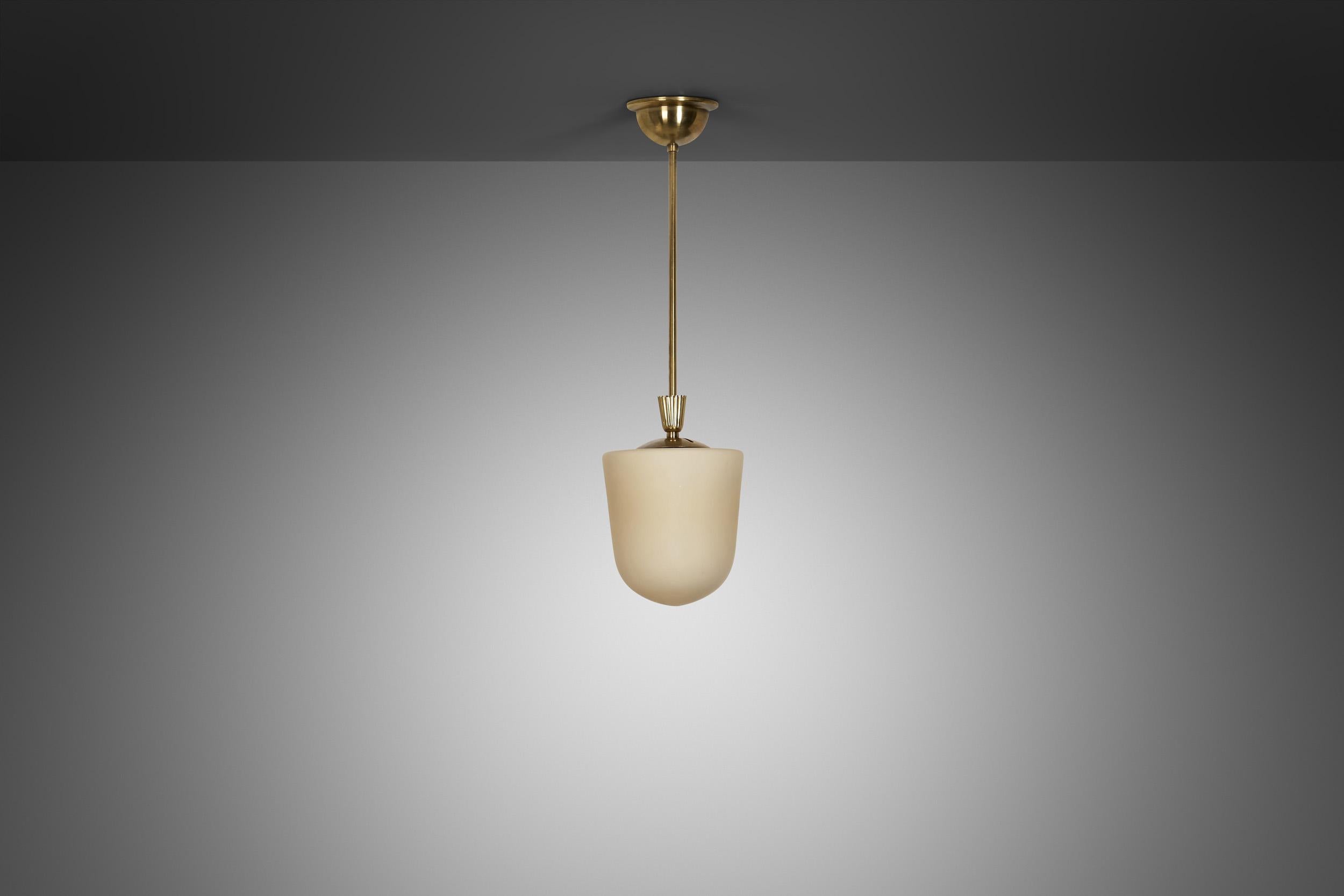 Art Déco Lampada a sospensione Grace svedese in ottone e vetro, Svezia, 1920 ca. in vendita