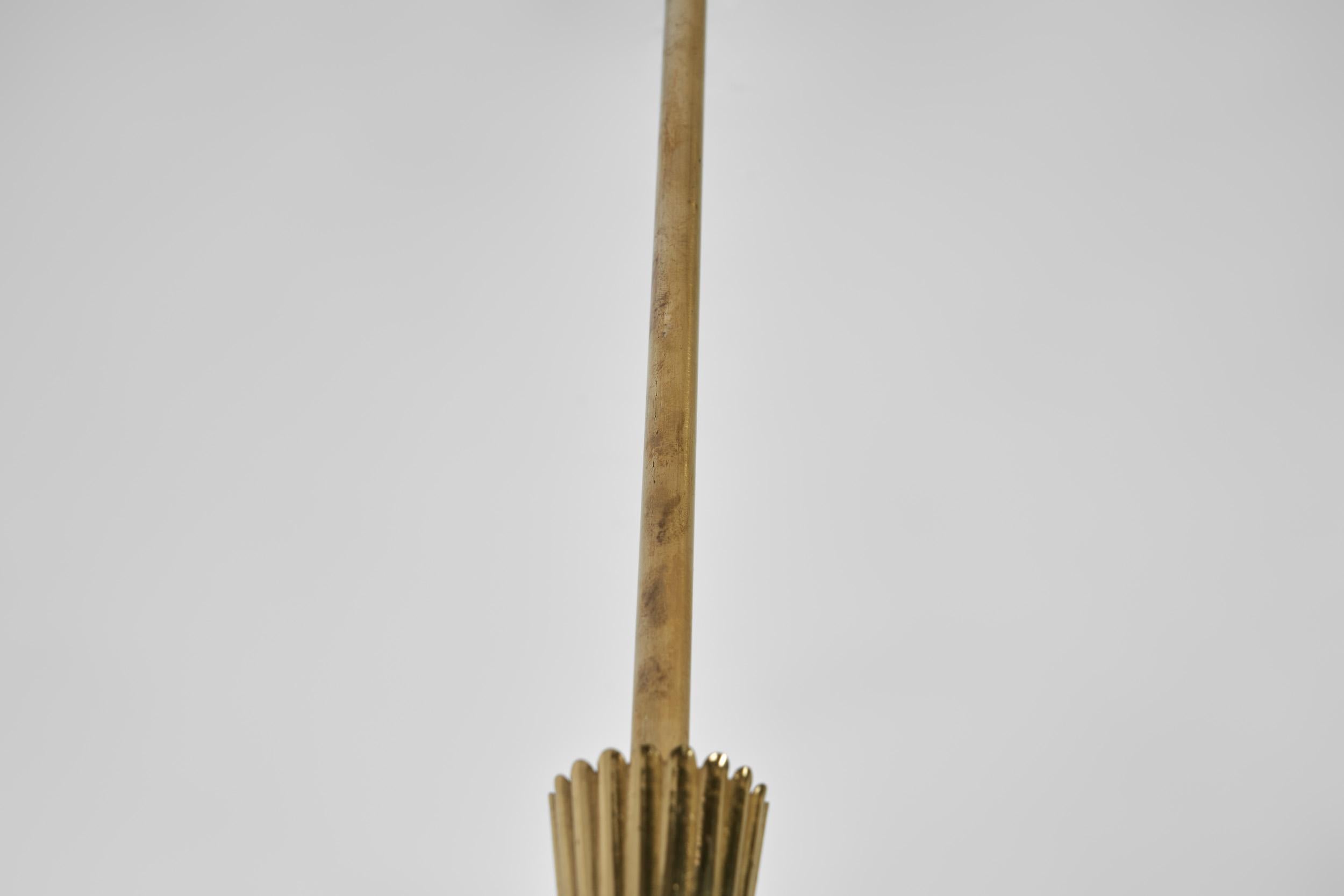 Lampada a sospensione Grace svedese in ottone e vetro, Svezia, 1920 ca. in vendita 2