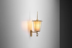 Lampe murale Grace suédoise en laiton et verre opaque, Suède, années 1930