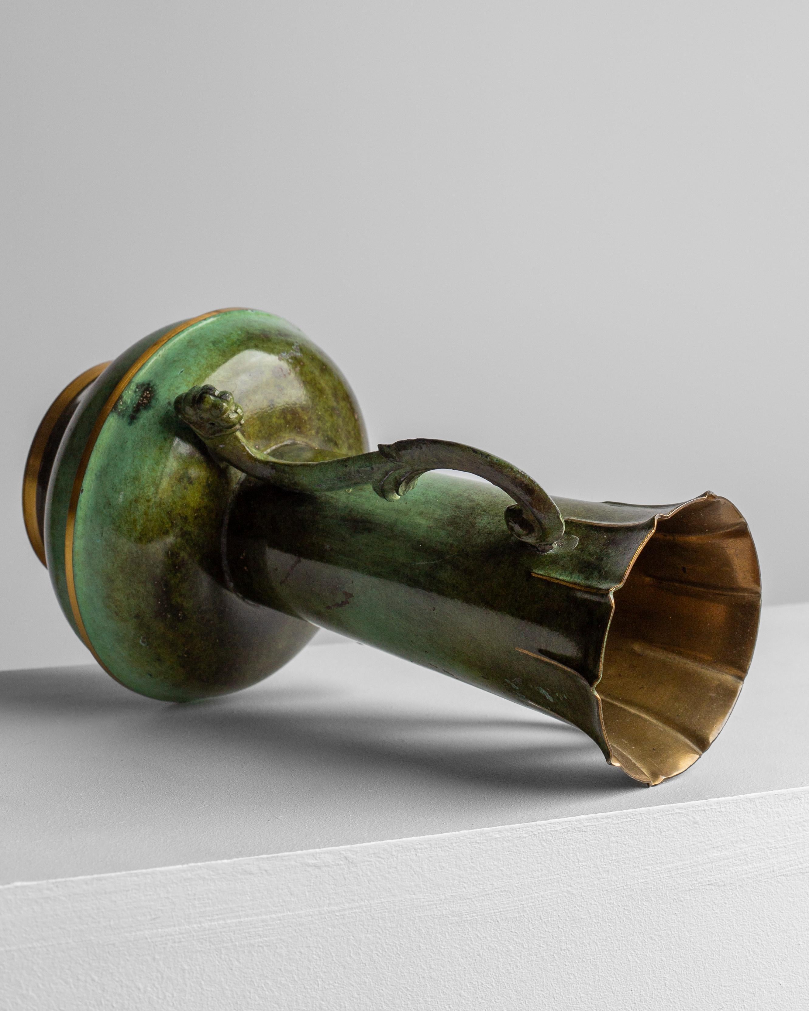 Vaso svedese Grace in bronzo con manico in metallo patinato, Art Deco scandinavo, anni '30 In condizioni buone in vendita a Stockholm, SE