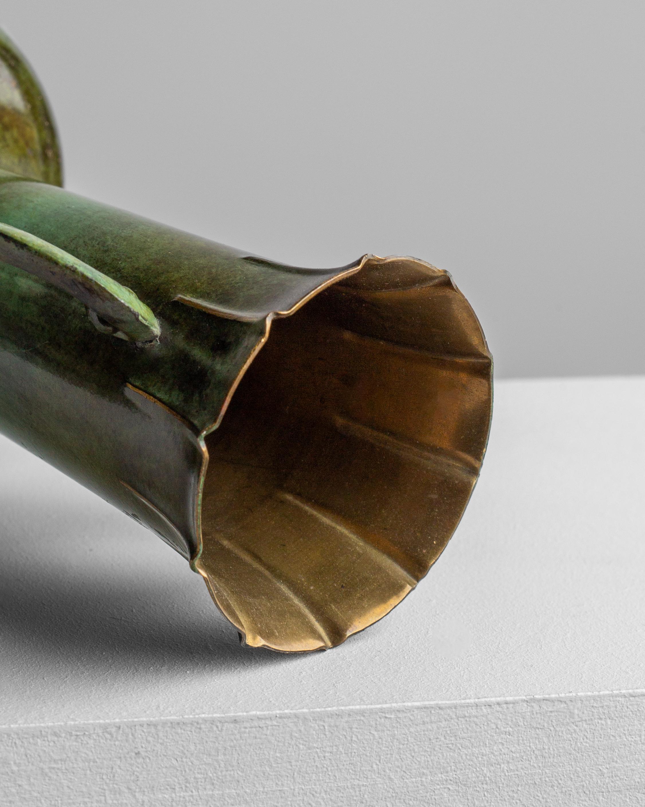 Metà XX secolo Vaso svedese Grace in bronzo con manico in metallo patinato, Art Deco scandinavo, anni '30 in vendita