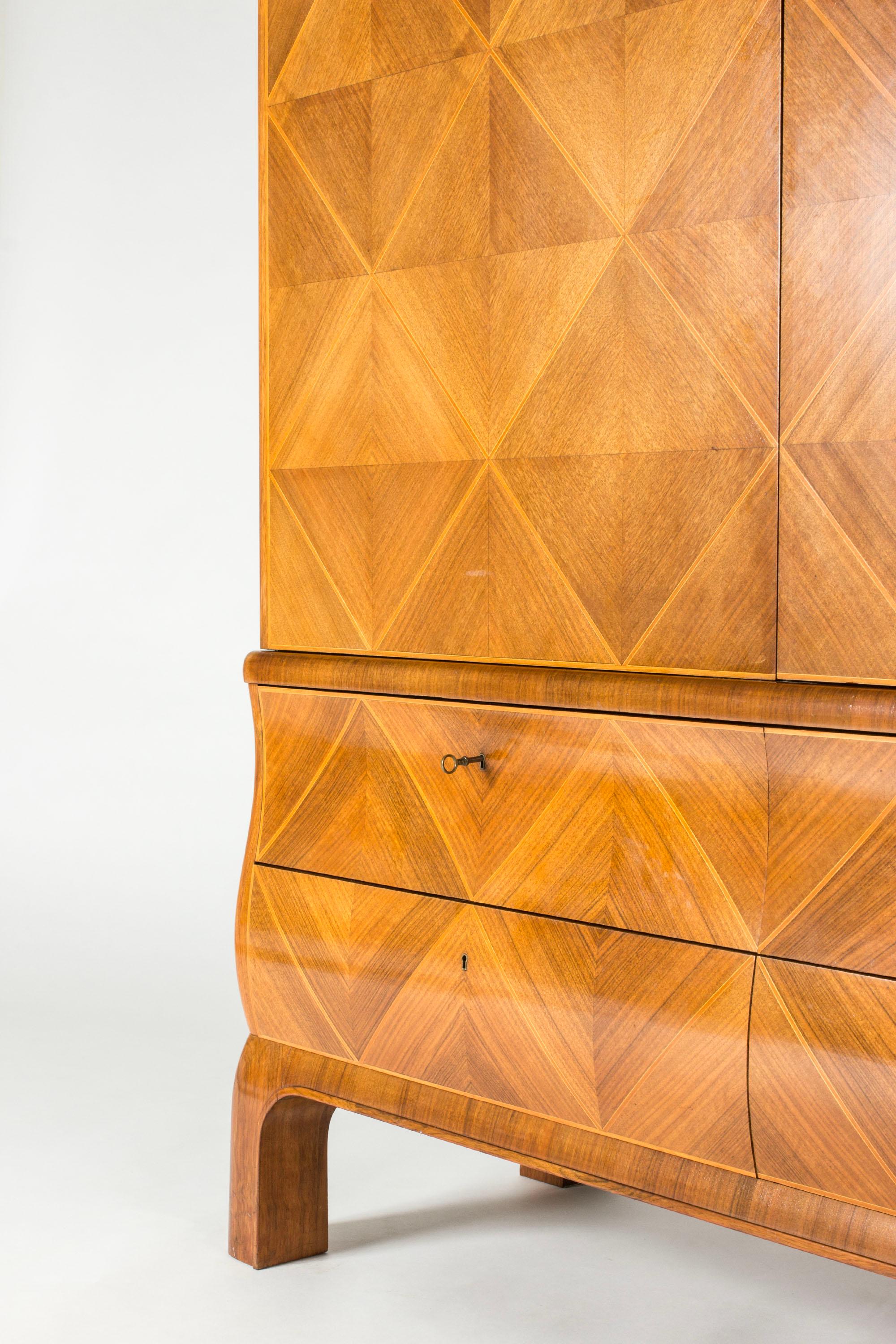 Swedish Grace cabinet from Mobilia, attributed to Oscar Nilsson, Sweden, 1930s In Good Condition For Sale In Stockholm, SE