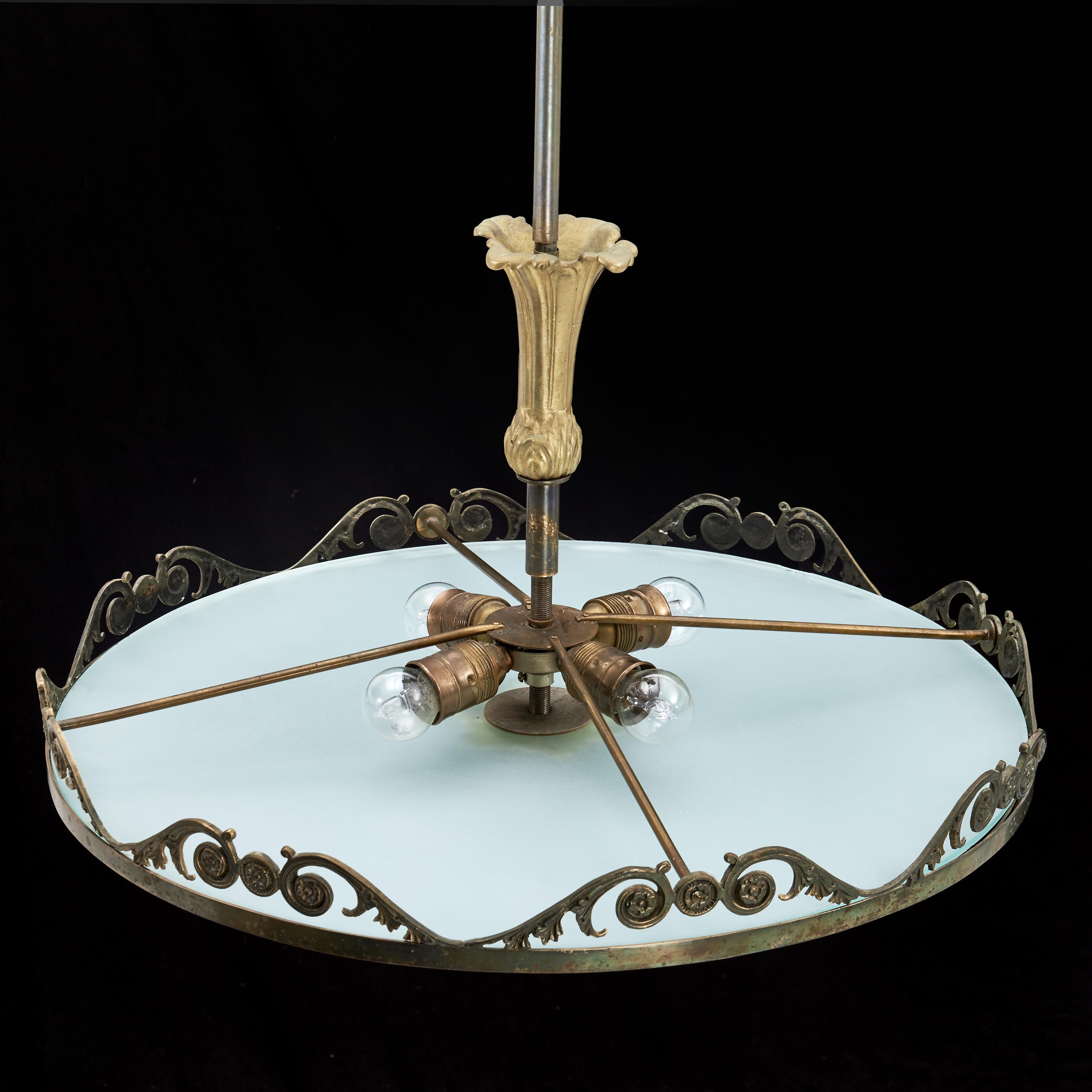 Lámpara de techo Grace de Suecia, latón y bronce con pantalla de cristal blanco en Bueno estado para la venta en Kramfors, SE