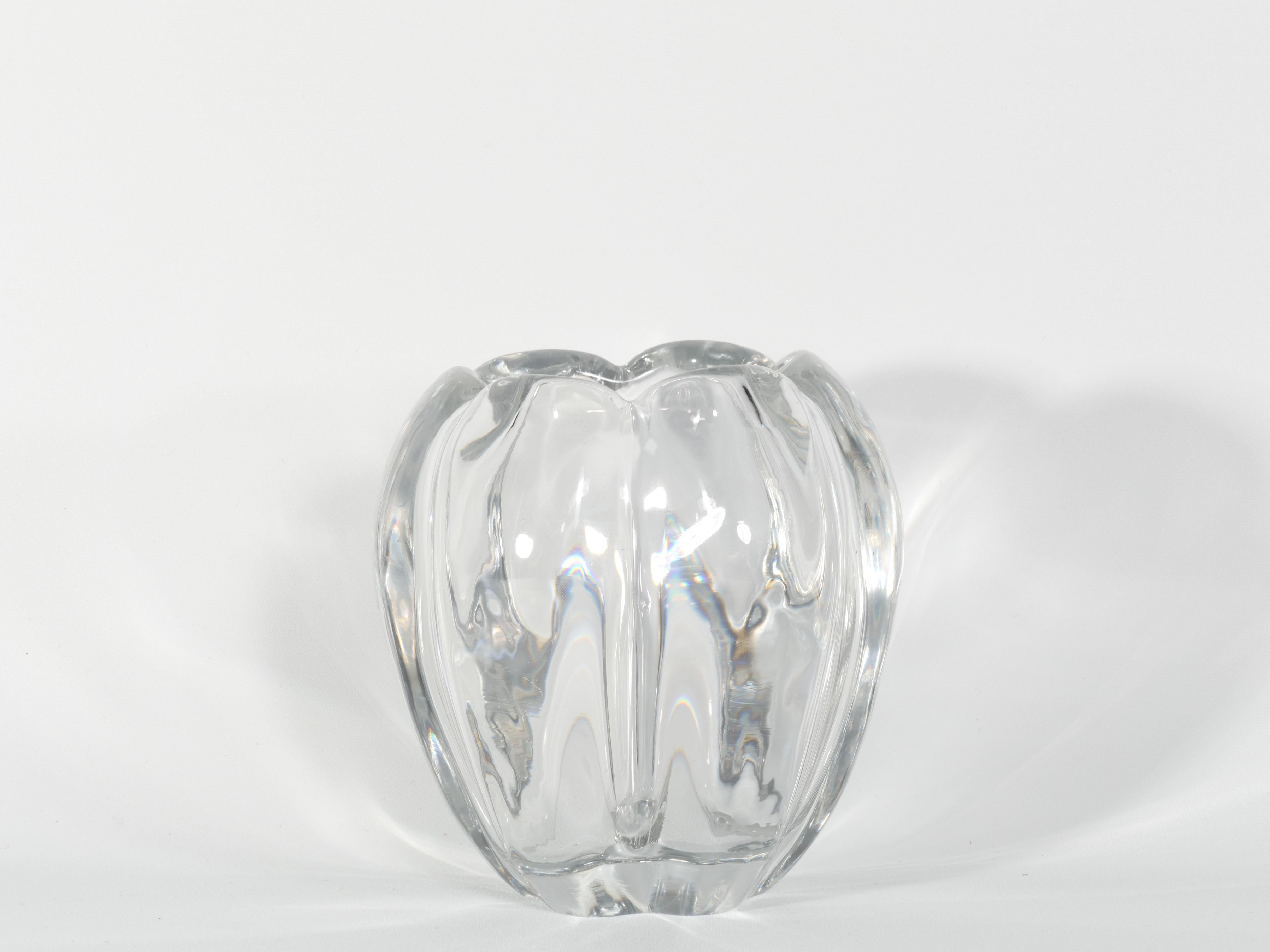 The Orrefors Stella Polaris Mouth Blown Crystal Vase, designed in 1936 by Vicke Lindstrand for Orrefors, is an exquisite example of vintage art glass. This vase, with its organic star shape, is crafted from mouth-blown crystal and bears the artist's