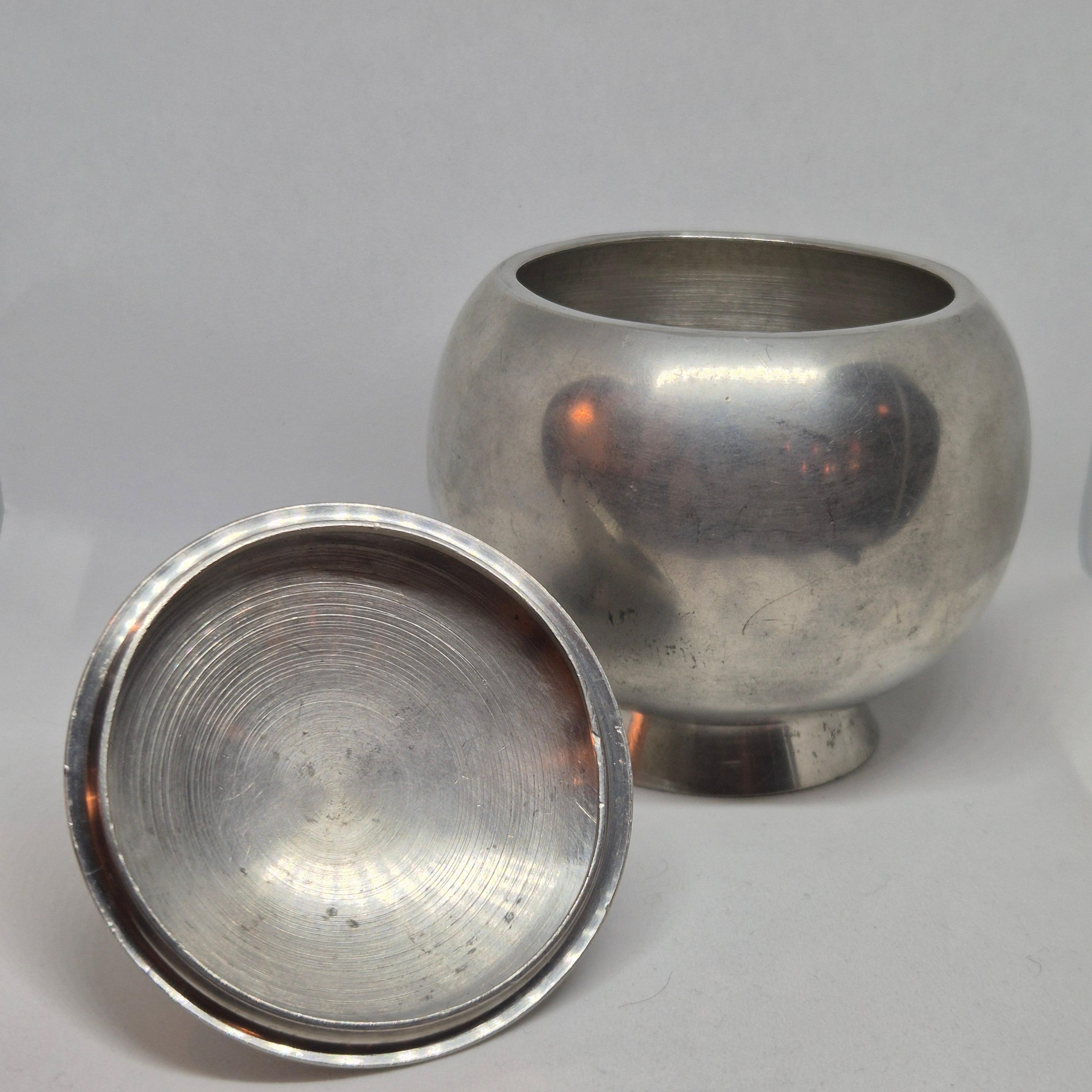 Swedish Grace decorative pewter box by Harald Linder, Uppsala 1933. en vente 4