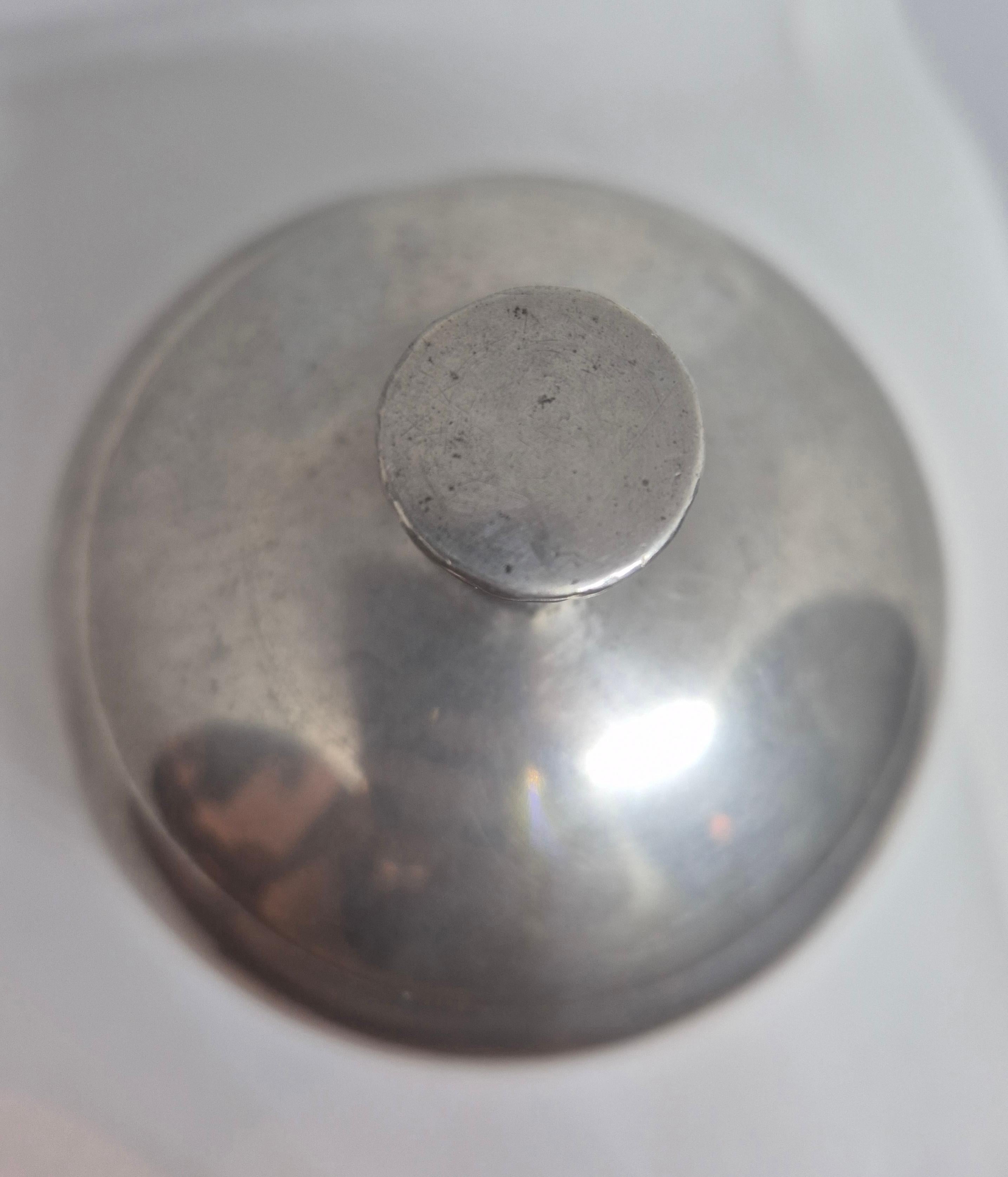 Swedish Grace decorative pewter box by Harald Linder, Uppsala 1933. État moyen - En vente à Stockholm, SE