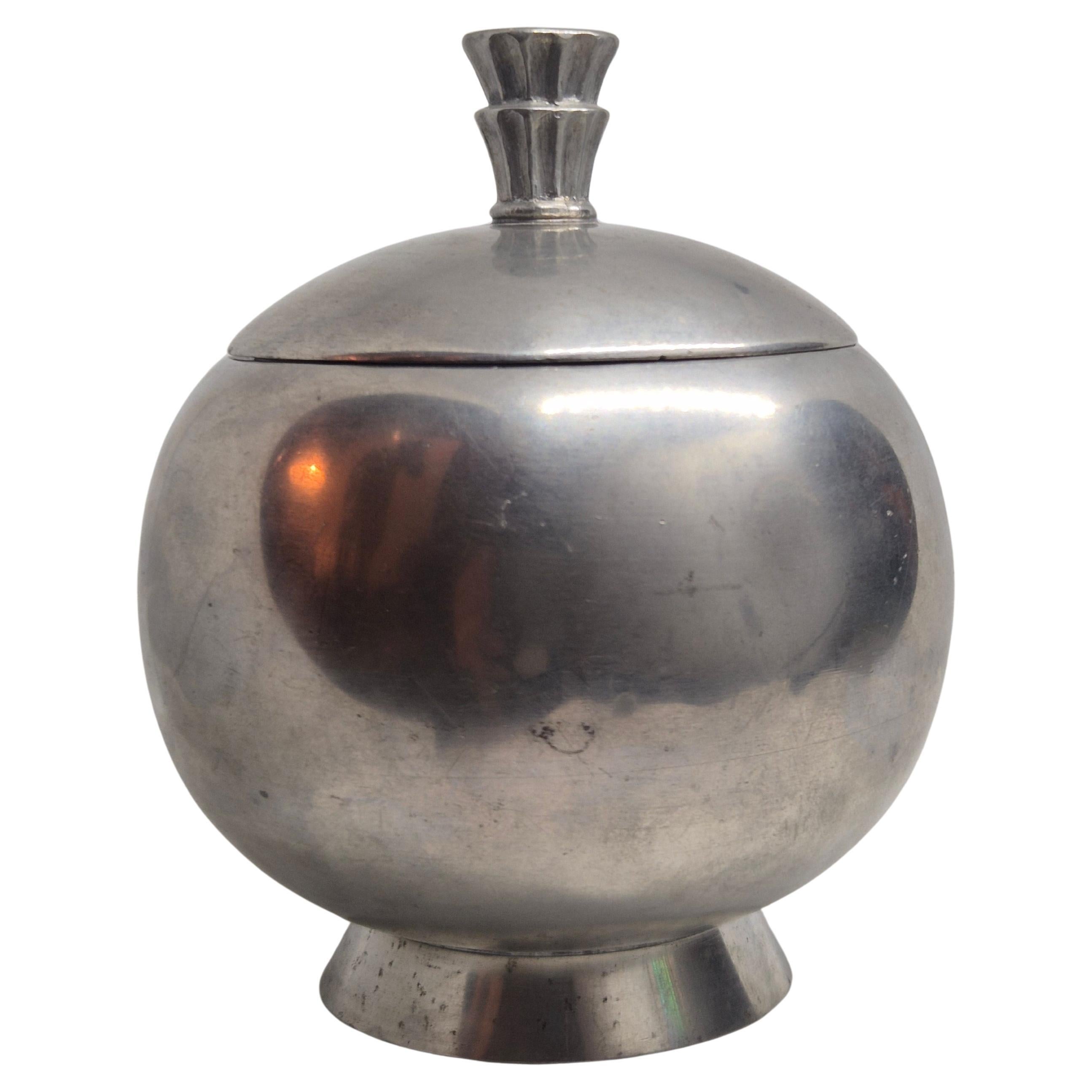 Swedish Grace decorative pewter box by Harald Linder, Uppsala 1933.