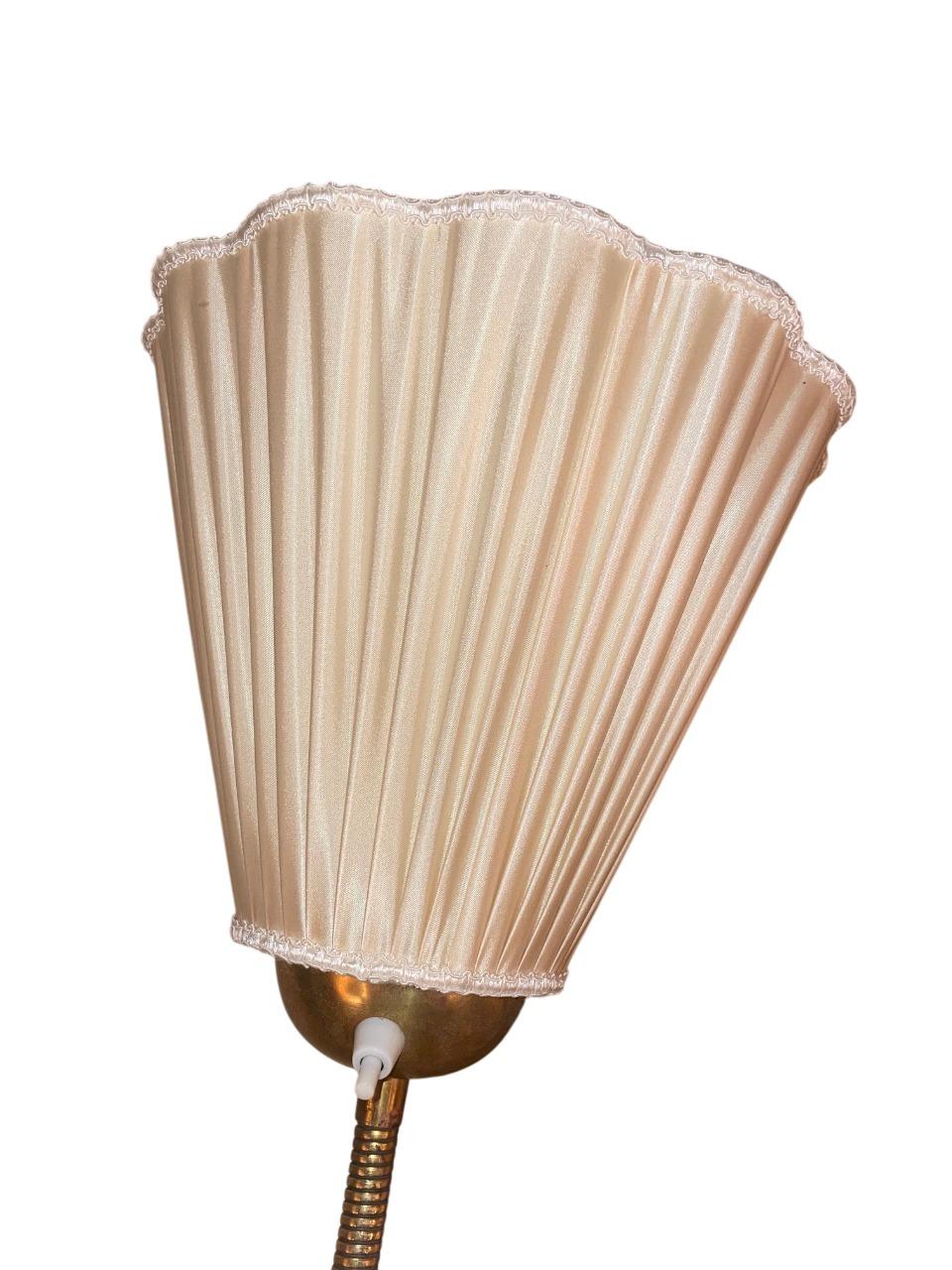 Mid-Century Swedish Floor Lamp with Silk Shades and Brass Detail, 1930s For Sale 1