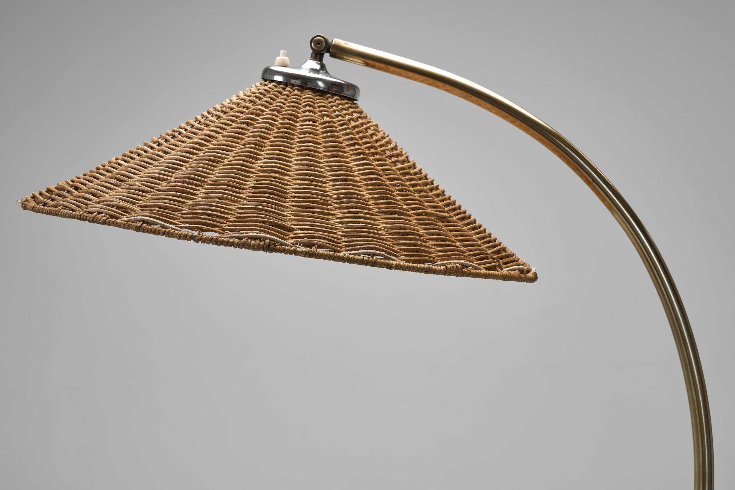 Lampadaire Grace suédois avec antilopes décoratives sur la base, Suède, années 1930 en vente 3