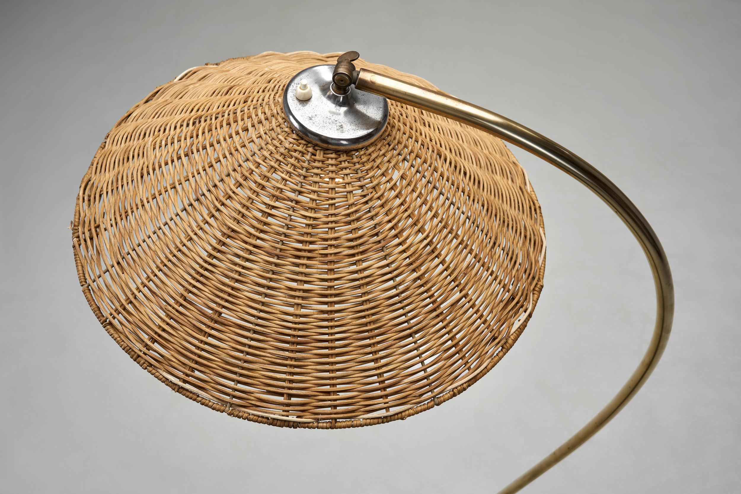 Lampadaire Grace suédois avec antilopes décoratives sur la base, Suède, années 1930 en vente 4
