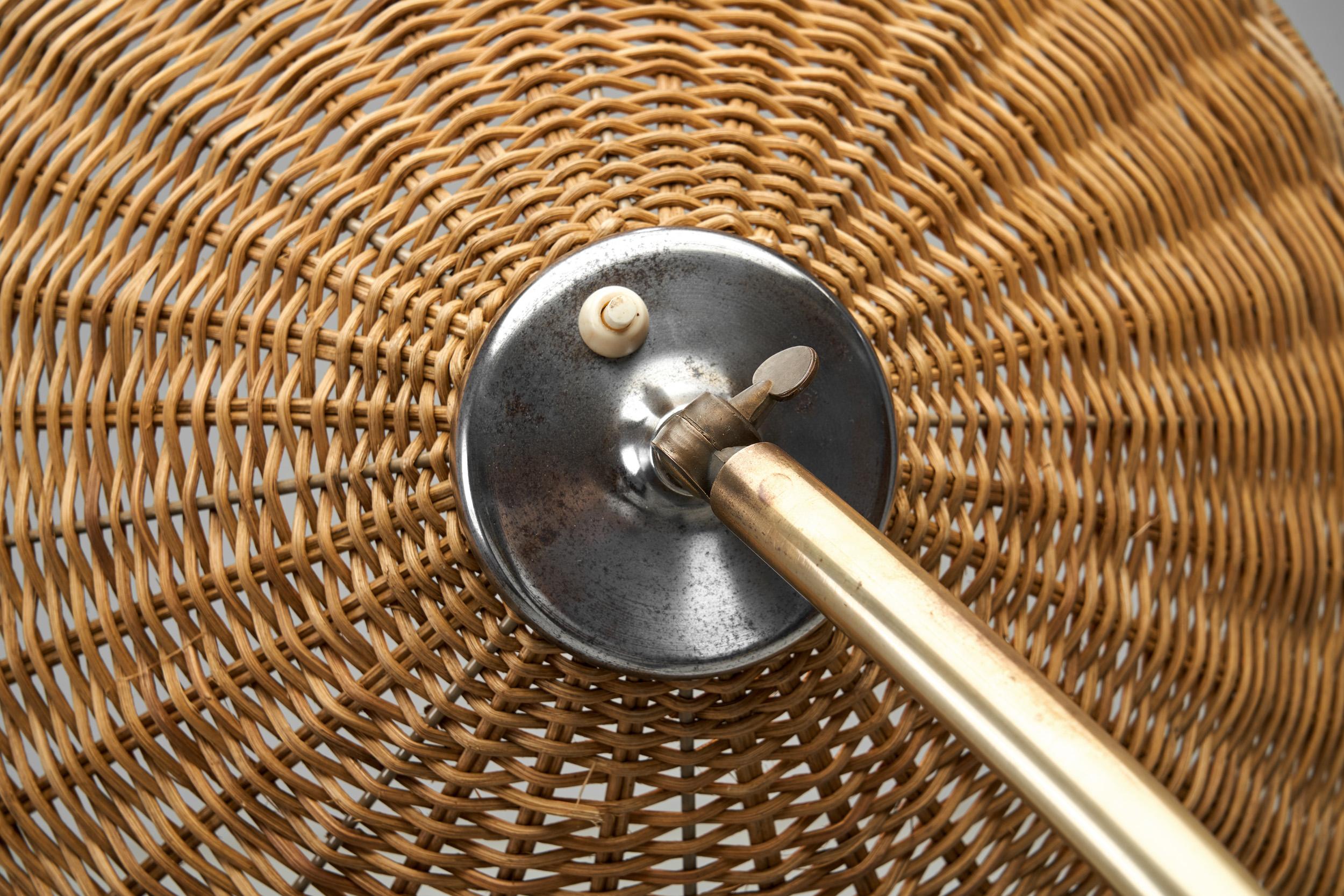 Lampadaire Grace suédois avec antilopes décoratives sur la base, Suède, années 1930 en vente 5