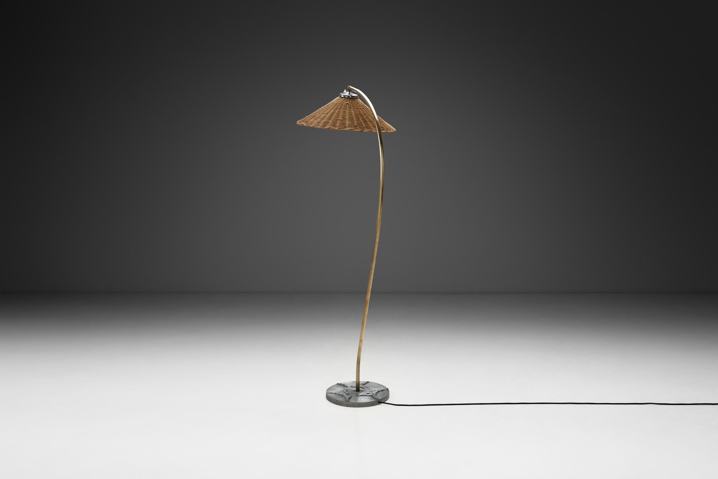 Lampadaire Grace suédois avec antilopes décoratives sur la base, Suède, années 1930 Bon état - En vente à Utrecht, NL
