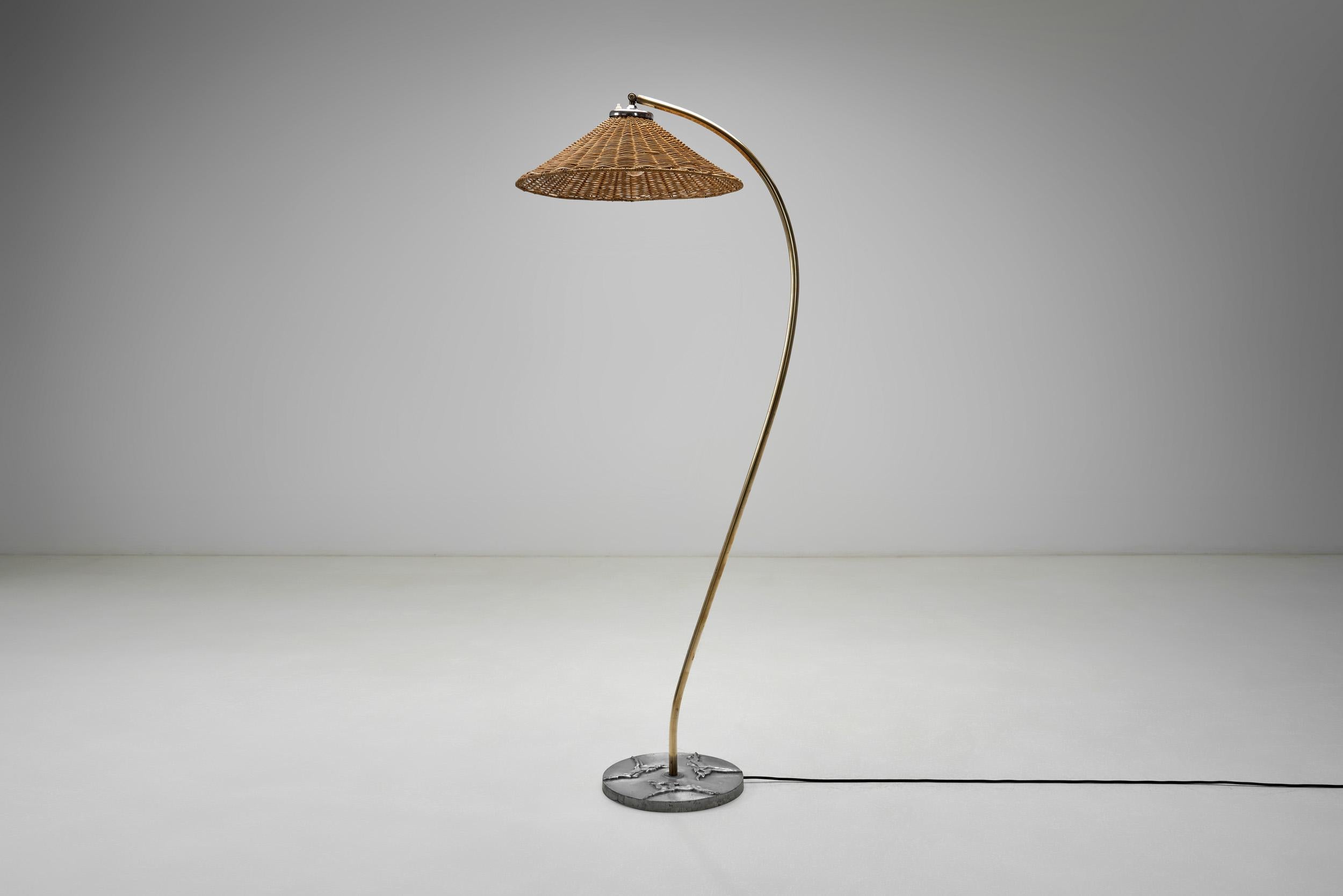 Lampadaire Grace suédois avec antilopes décoratives sur la base, Suède, années 1930 en vente 1