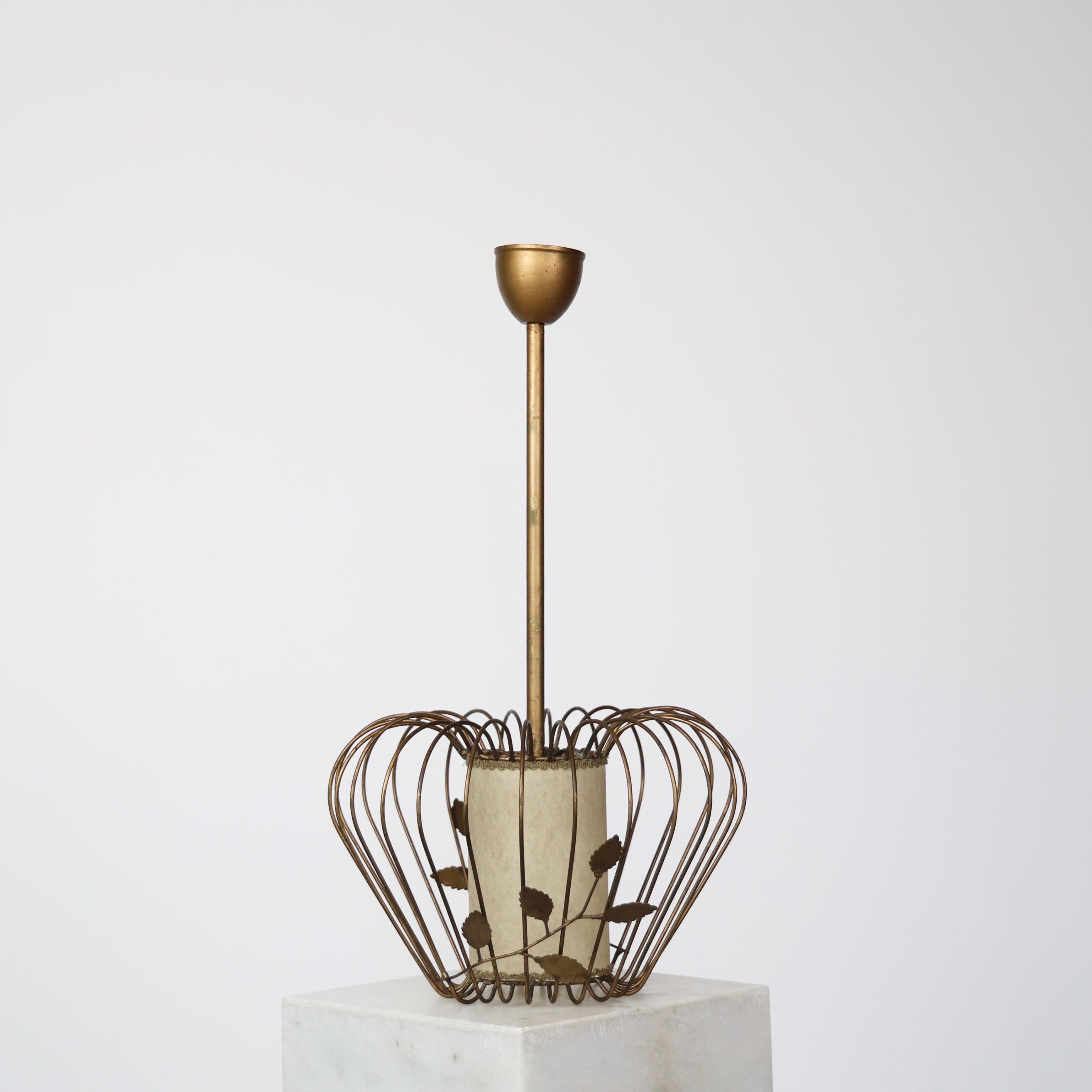 Ciondolo in ottone in stile Swedish Grace Hans Bergstrom con decorazione a foglie, anni '30, Svezia in vendita 3