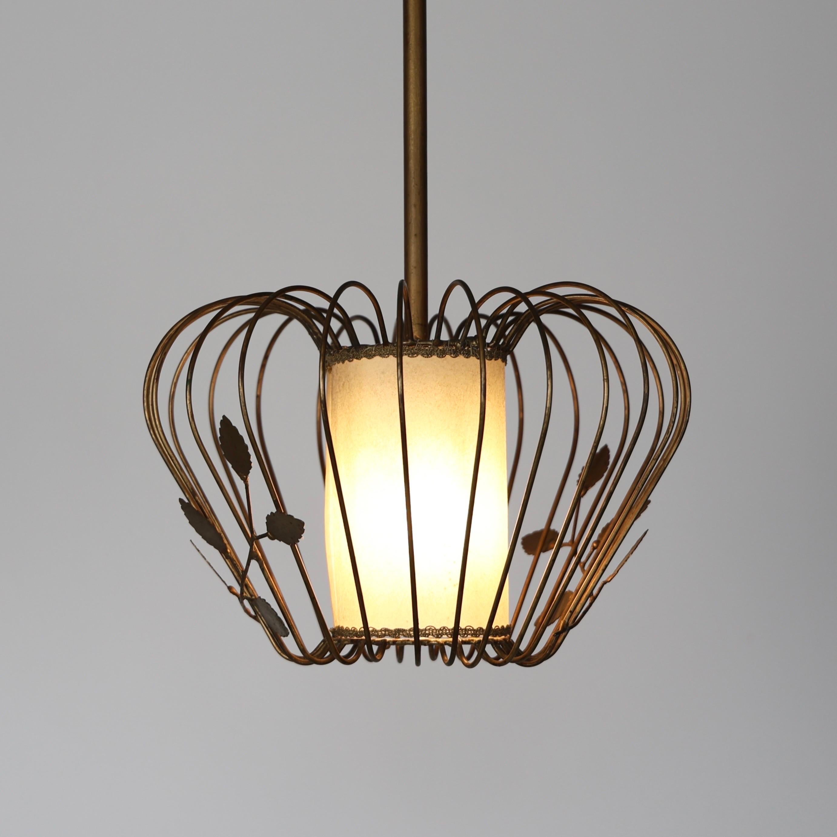 Svedese Ciondolo in ottone in stile Swedish Grace Hans Bergstrom con decorazione a foglie, anni '30, Svezia in vendita