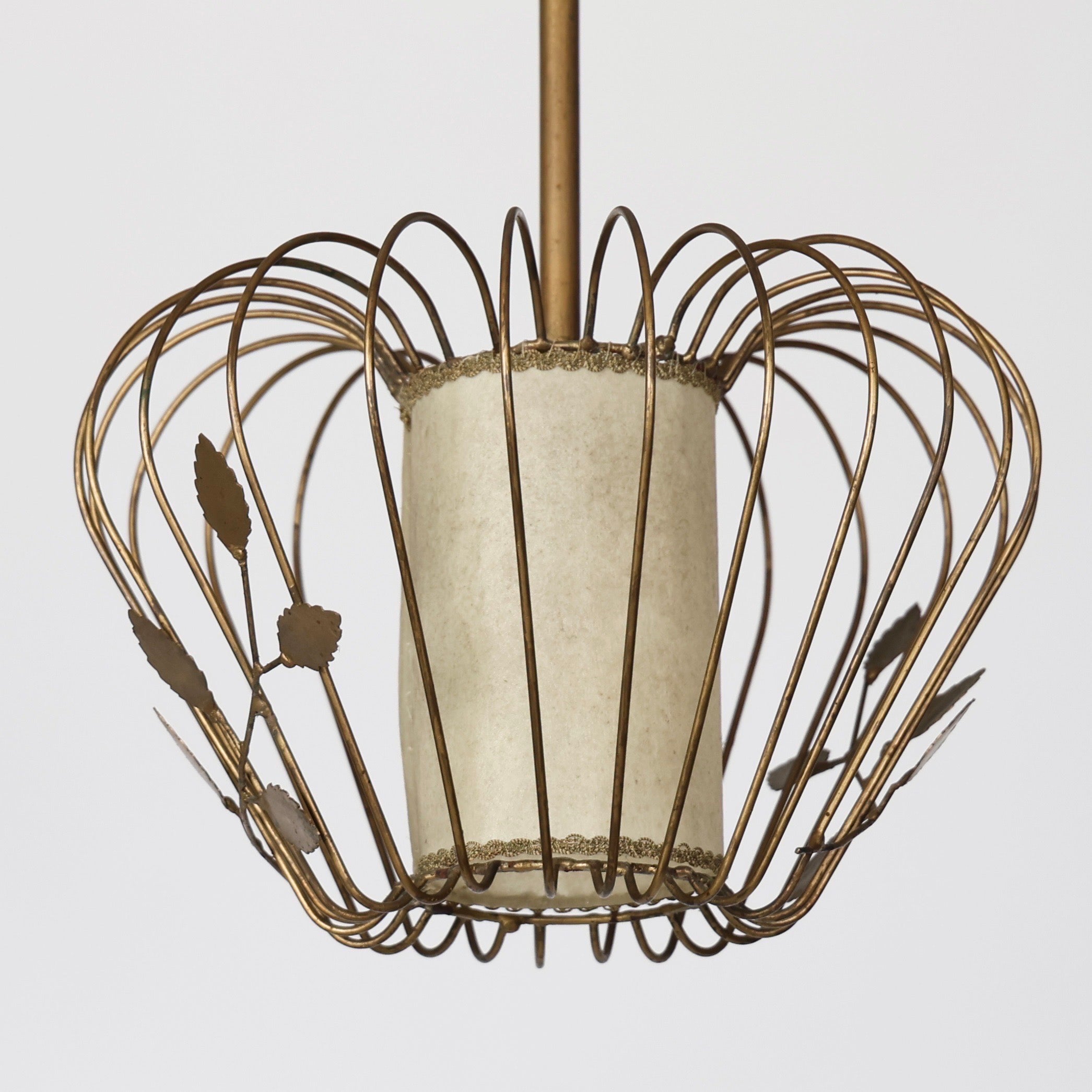 Ciondolo in ottone in stile Swedish Grace Hans Bergstrom con decorazione a foglie, anni '30, Svezia In condizioni discrete in vendita a Værløse, DK