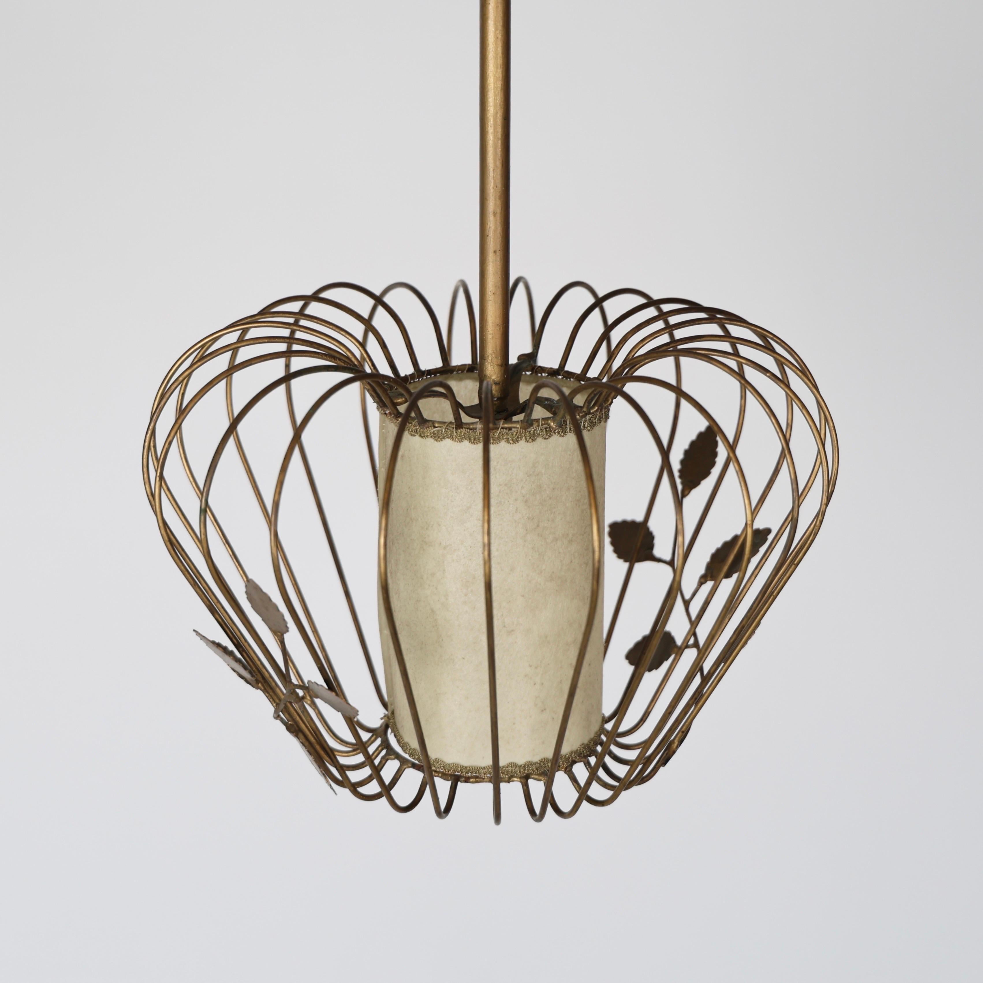 Metallo Ciondolo in ottone in stile Swedish Grace Hans Bergstrom con decorazione a foglie, anni '30, Svezia in vendita