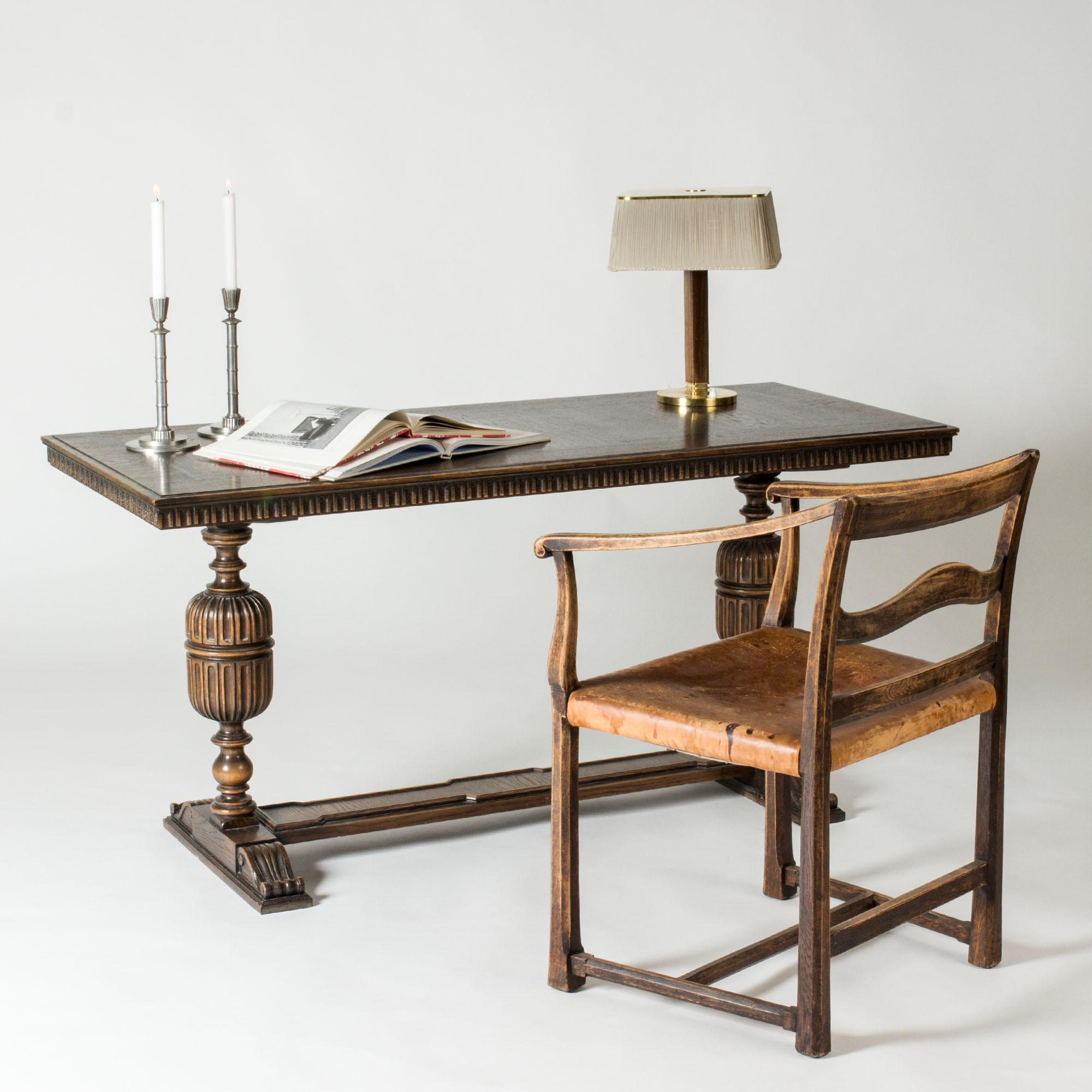 What size should a side table be?
