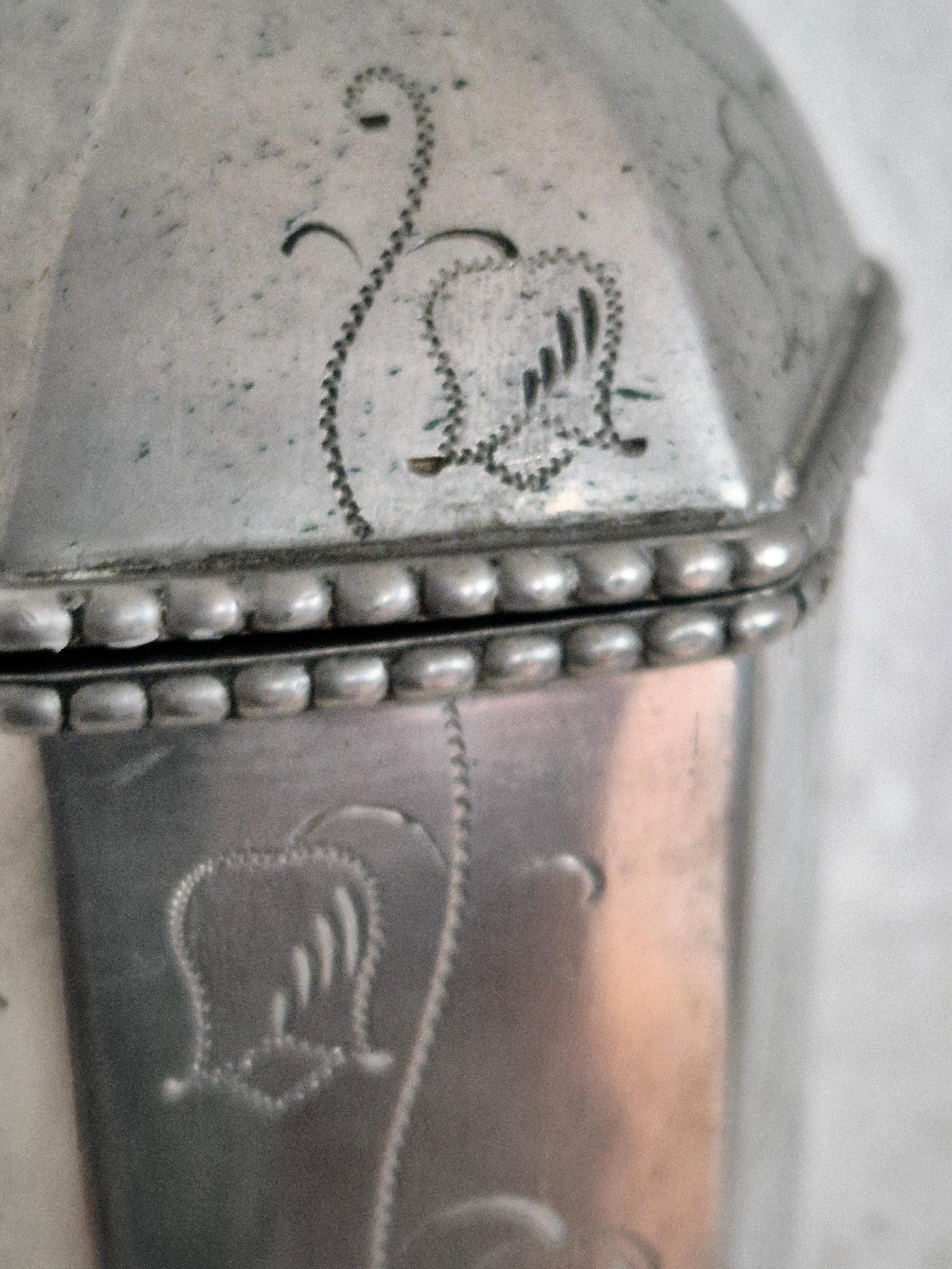 Art Deco Swedish Grace, Lid box in pewter with beautiful flower decor.