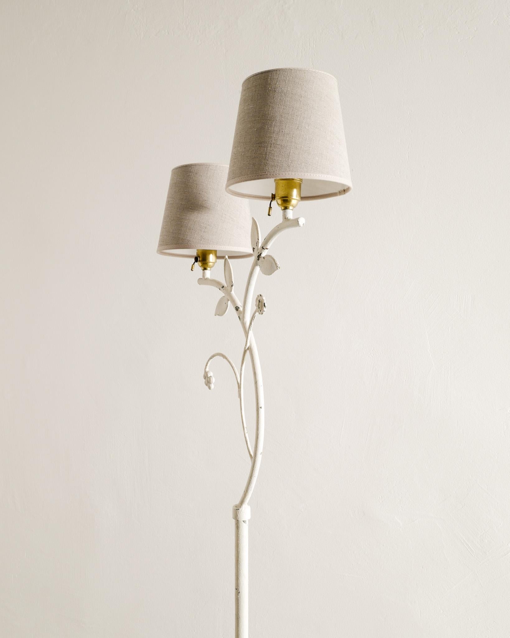 Mid-20th Century Swedish Grace Mid Century Floor Lamp in Metal & Brass Produced by Bjerkås, 1940s For Sale