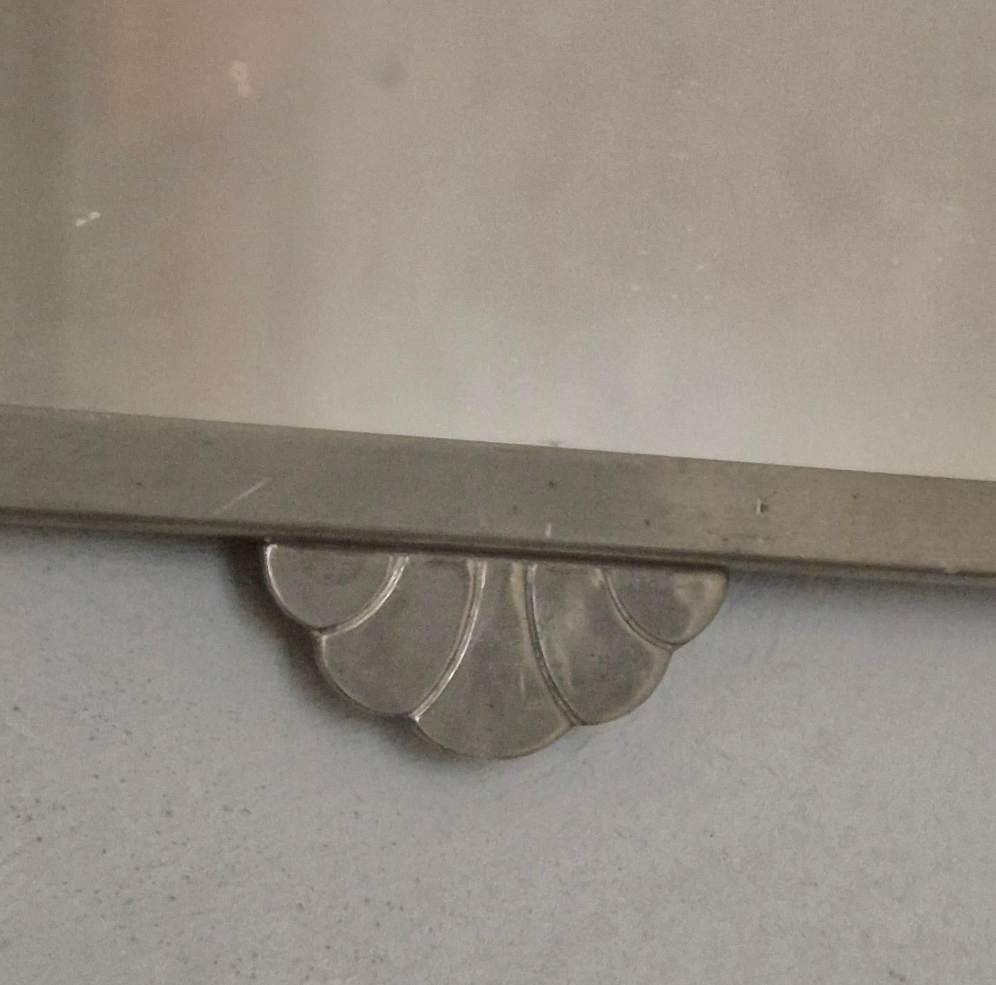 Espejo Grace sueco de peltre con decoración de estrella de latón, Guldsmedsaktiebolaget/GAB. principios del siglo XX en venta