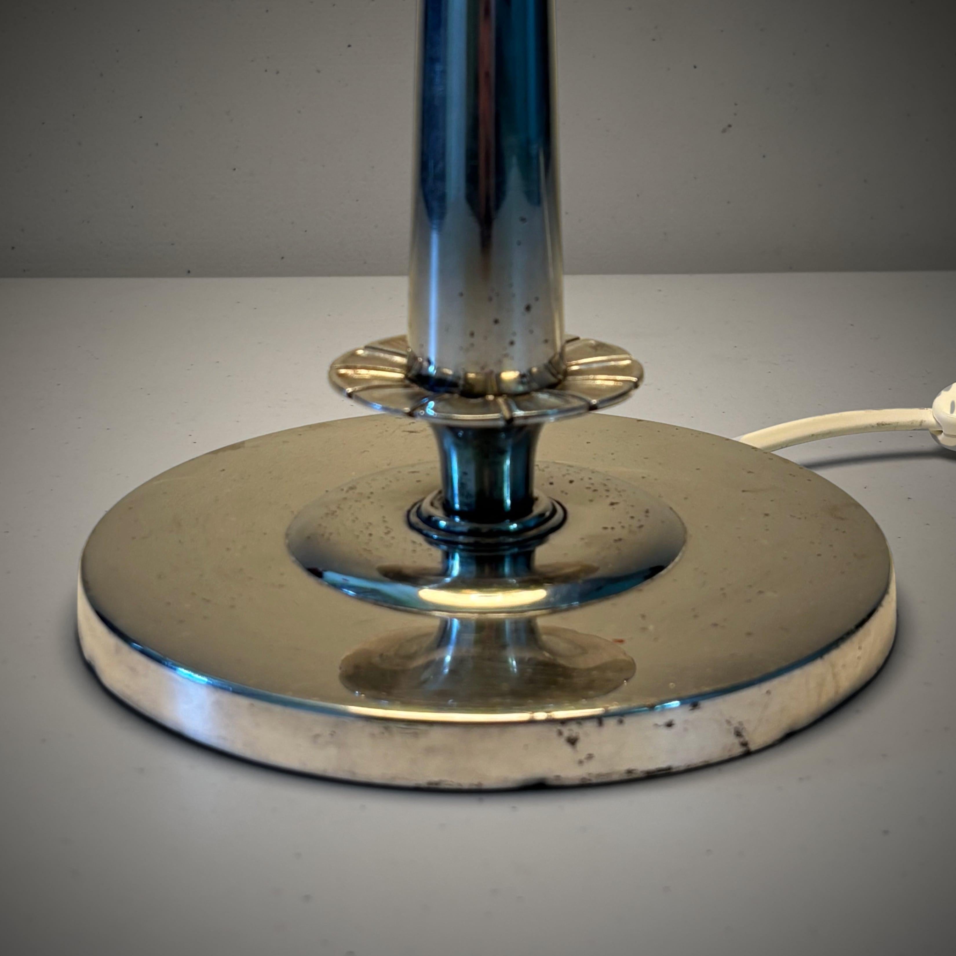 Schwedische Tischlampe Grace aus Neusilber, CG Hallberg, Stockholm, Schweden, 1920er Jahre im Angebot 3
