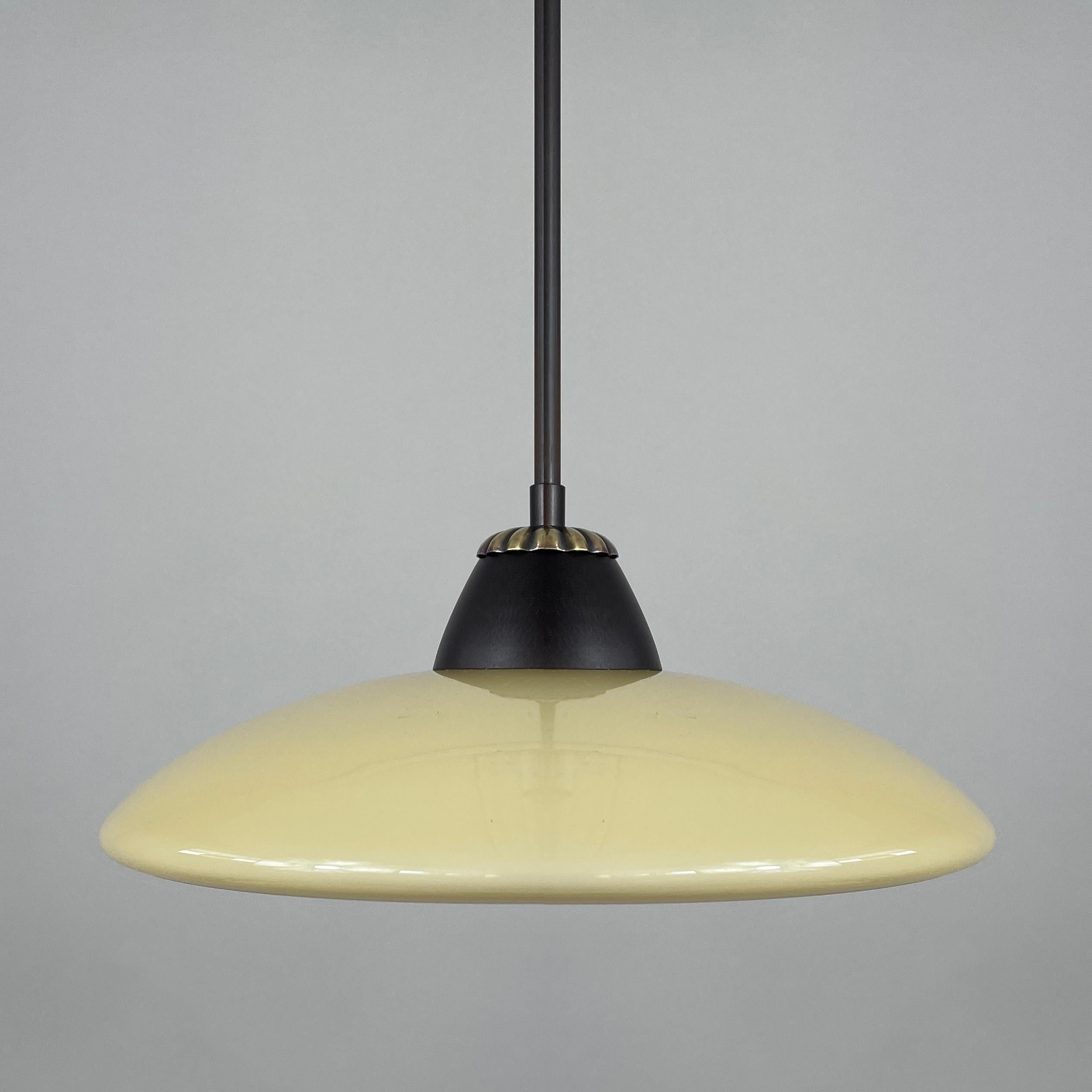 Ciondoli svedesi Grace in opalina e ottone bronzato, set di 3, anni '40 in vendita 3