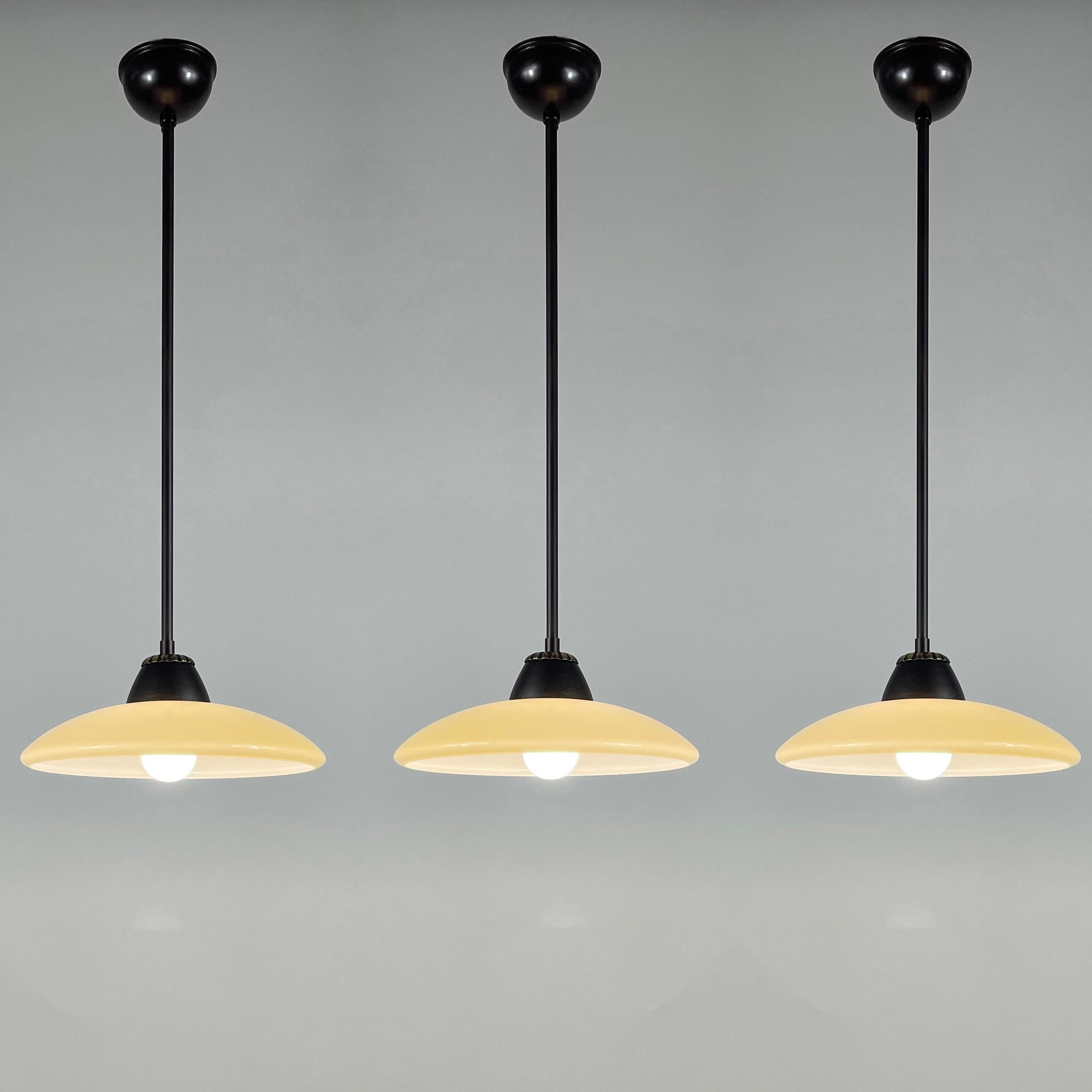 Art Déco Ciondoli svedesi Grace in opalina e ottone bronzato, set di 3, anni '40 in vendita