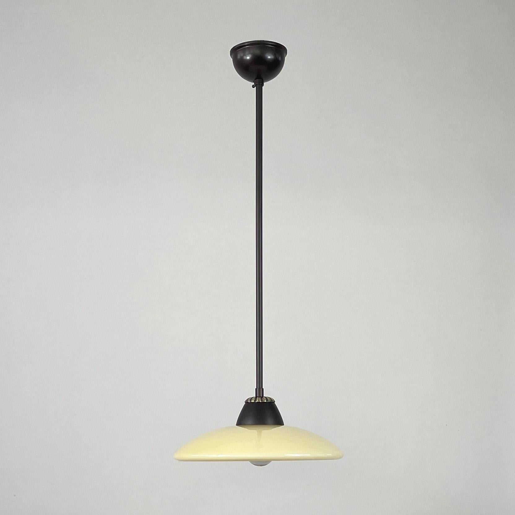 Ciondoli svedesi Grace in opalina e ottone bronzato, set di 3, anni '40 In condizioni buone in vendita a NUEMBRECHT, NRW