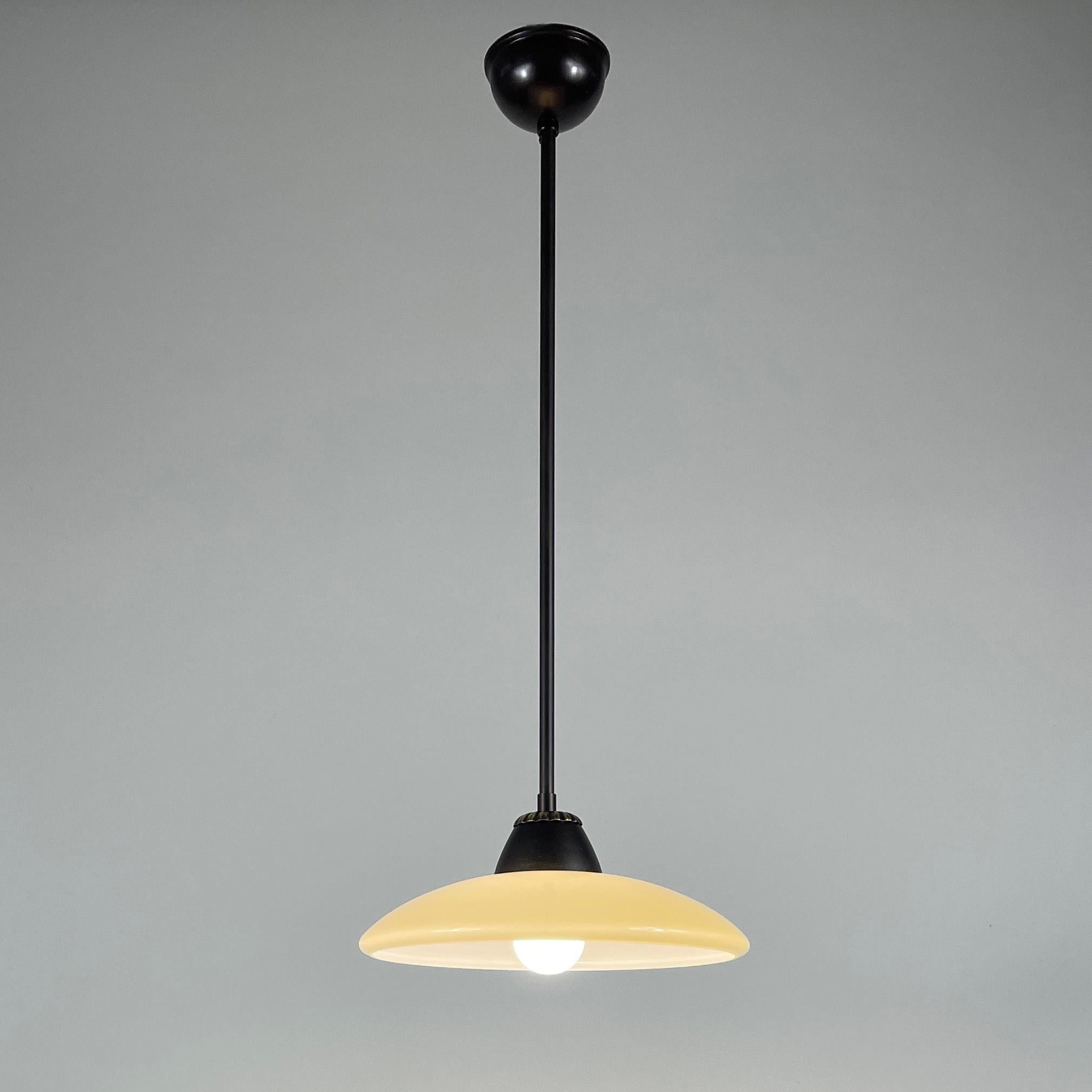 Ottone Ciondoli svedesi Grace in opalina e ottone bronzato, set di 3, anni '40 in vendita