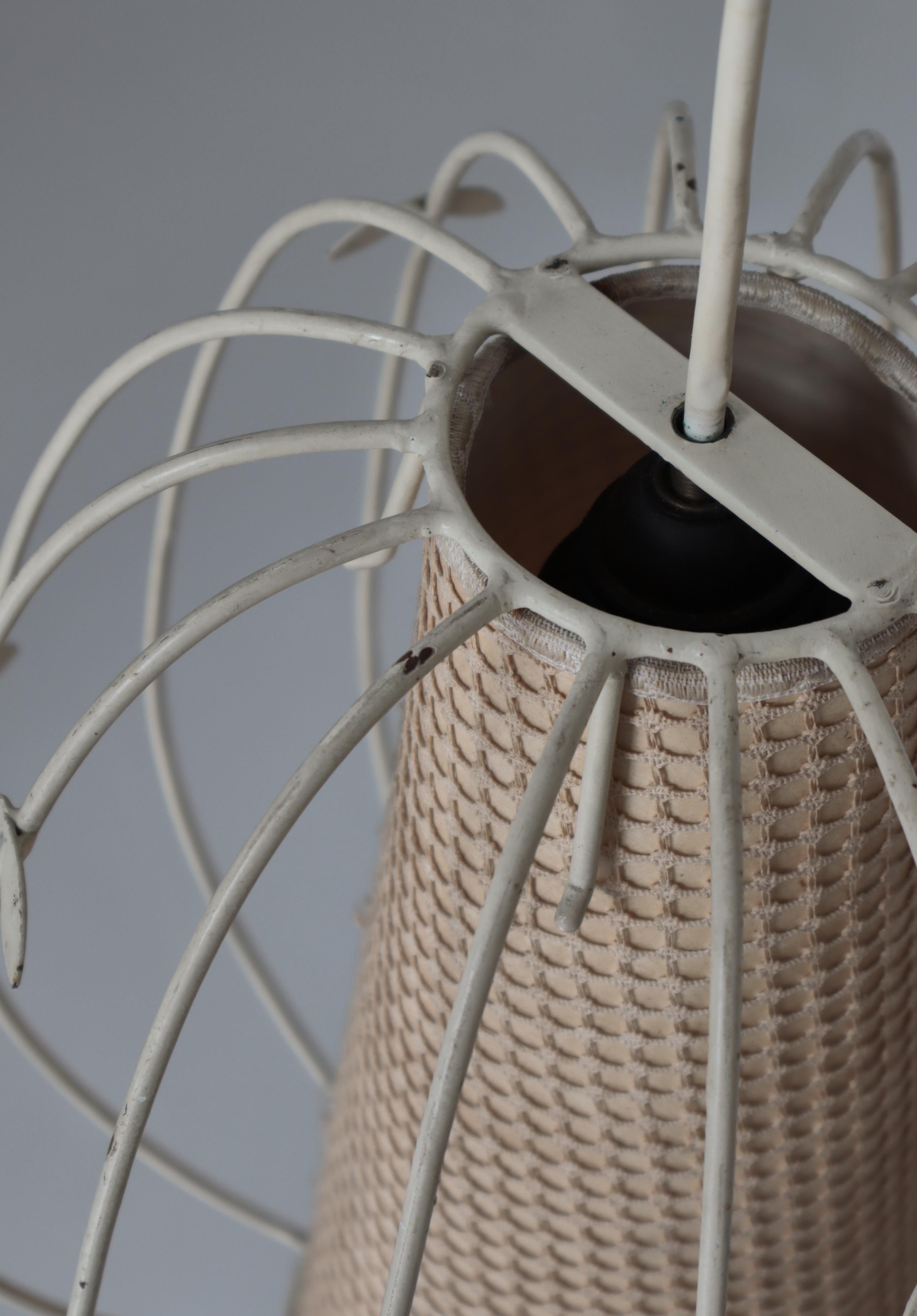 Metà XX secolo Ciondolo Grace svedese in stile Hans Bergström, decorazione a foglie, anni '40 in vendita