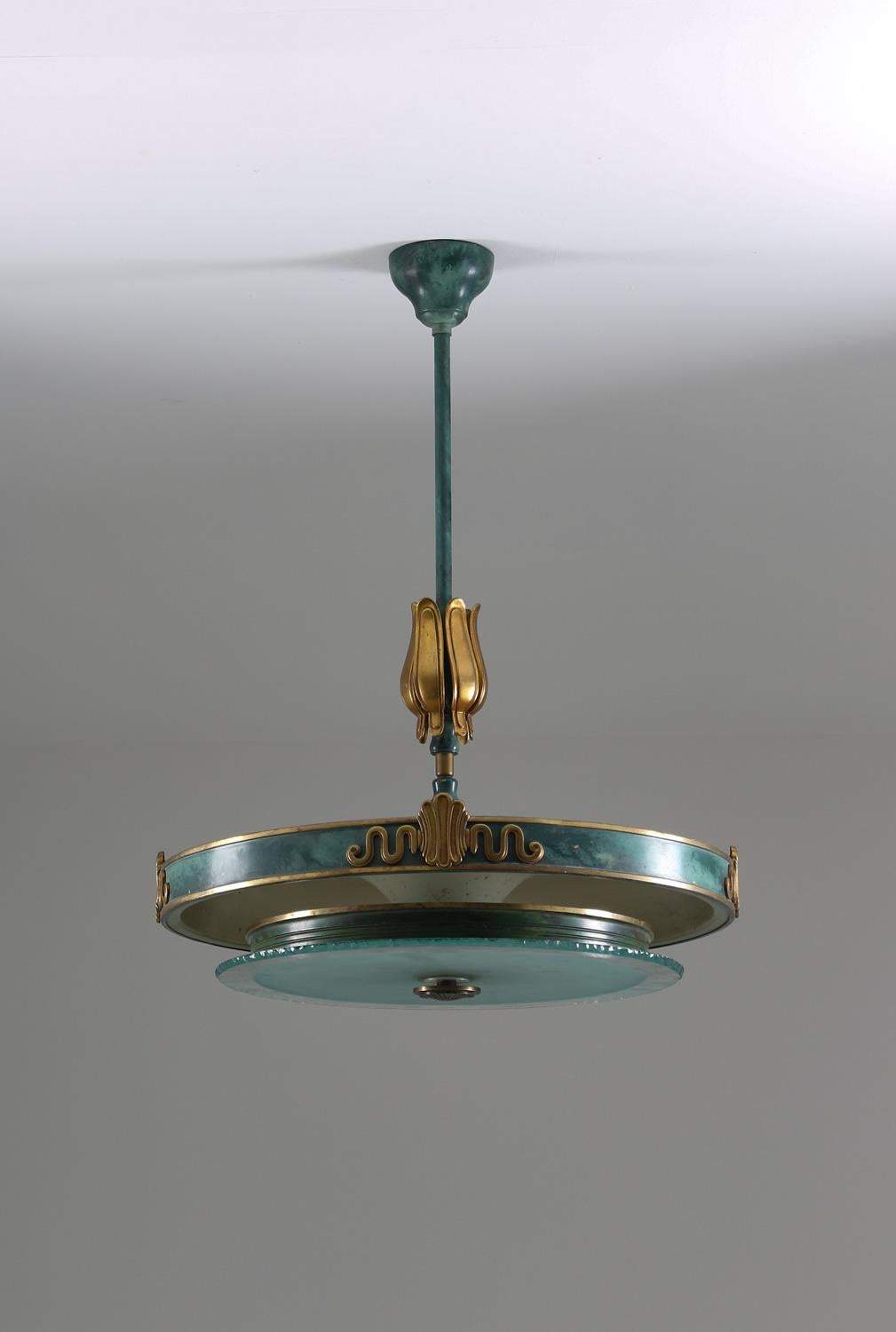 Pendant in frosted glass and patinated brass, possibly made by Böhlmarks, Sweden, 1930s.
This large pendant was made during the Swedish grace era; an era when truly high-quality objects were produced in Sweden. The lamp features seven light