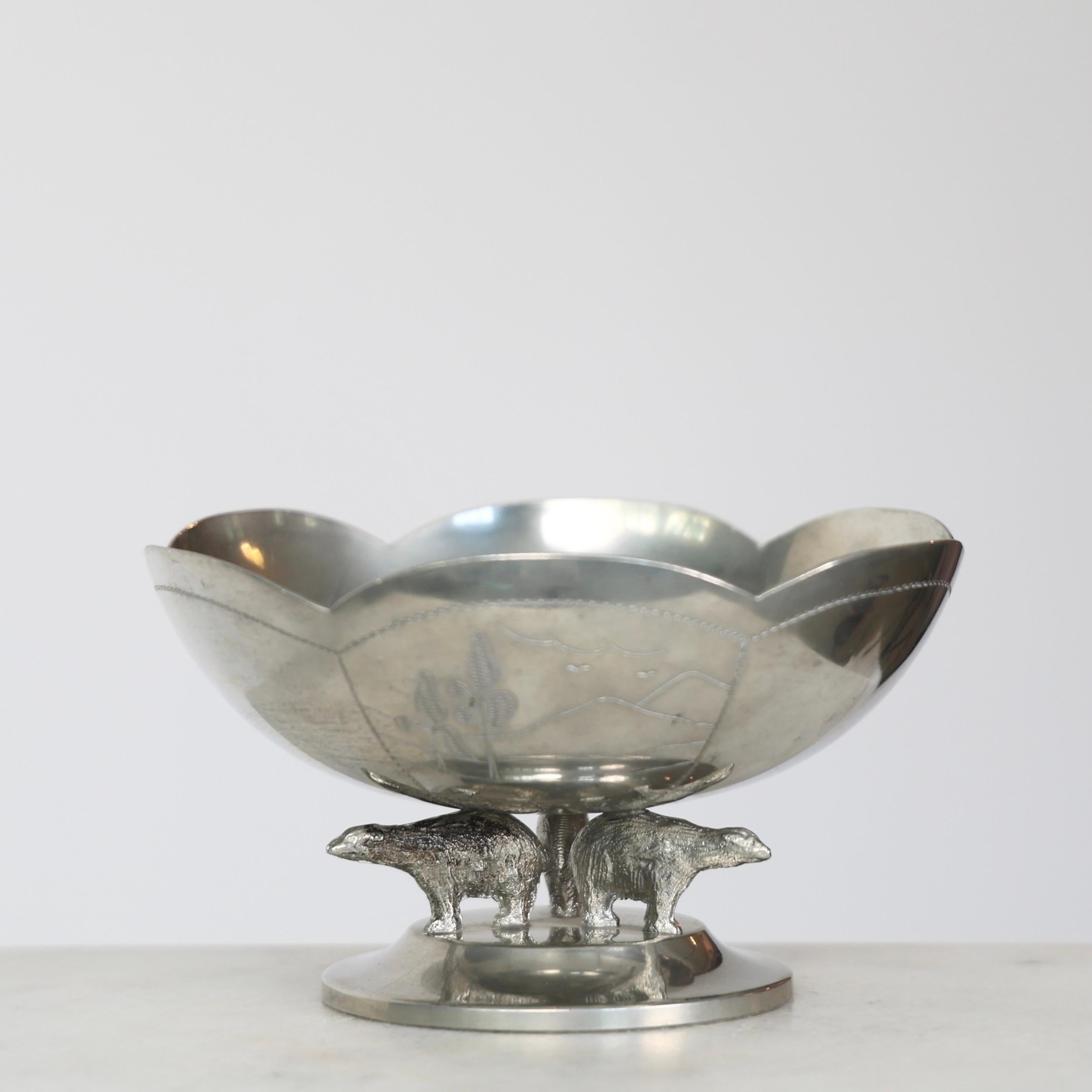 Swedish Grace Pewter Bowl with Polar Bears by Lundin & Lindberg, 1930s, Sweden In Good Condition For Sale In Værløse, DK