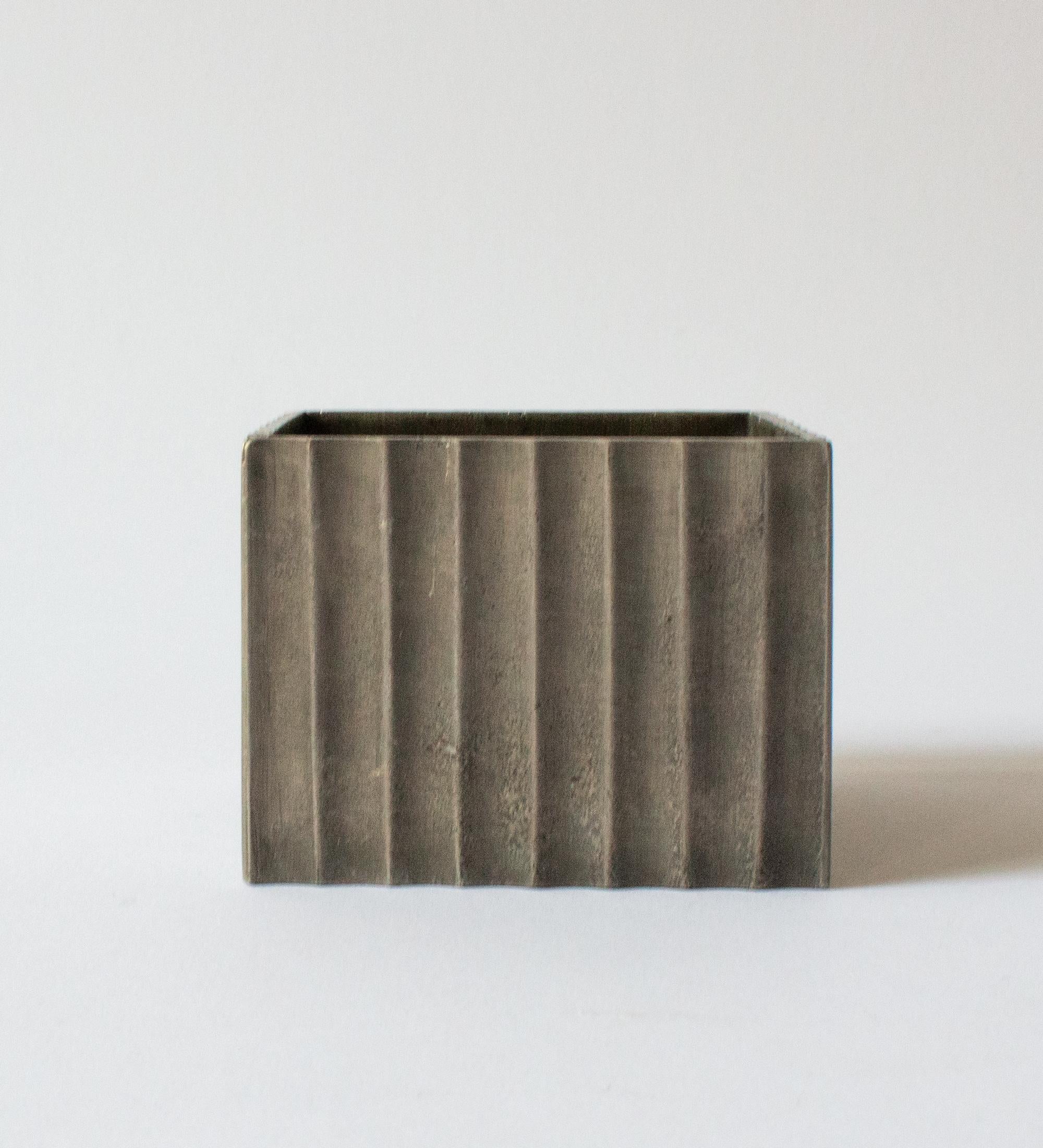 Simple, yet sophisticated, Swedish Grace pewter box by Ingvar Bossler for Gamleby Tenn, Västervik, Sweden.
The company Gamleby Tenn started in the late 1920s by Bossler. Even though all objects were designed by Ingvar Bossler himself, some objects