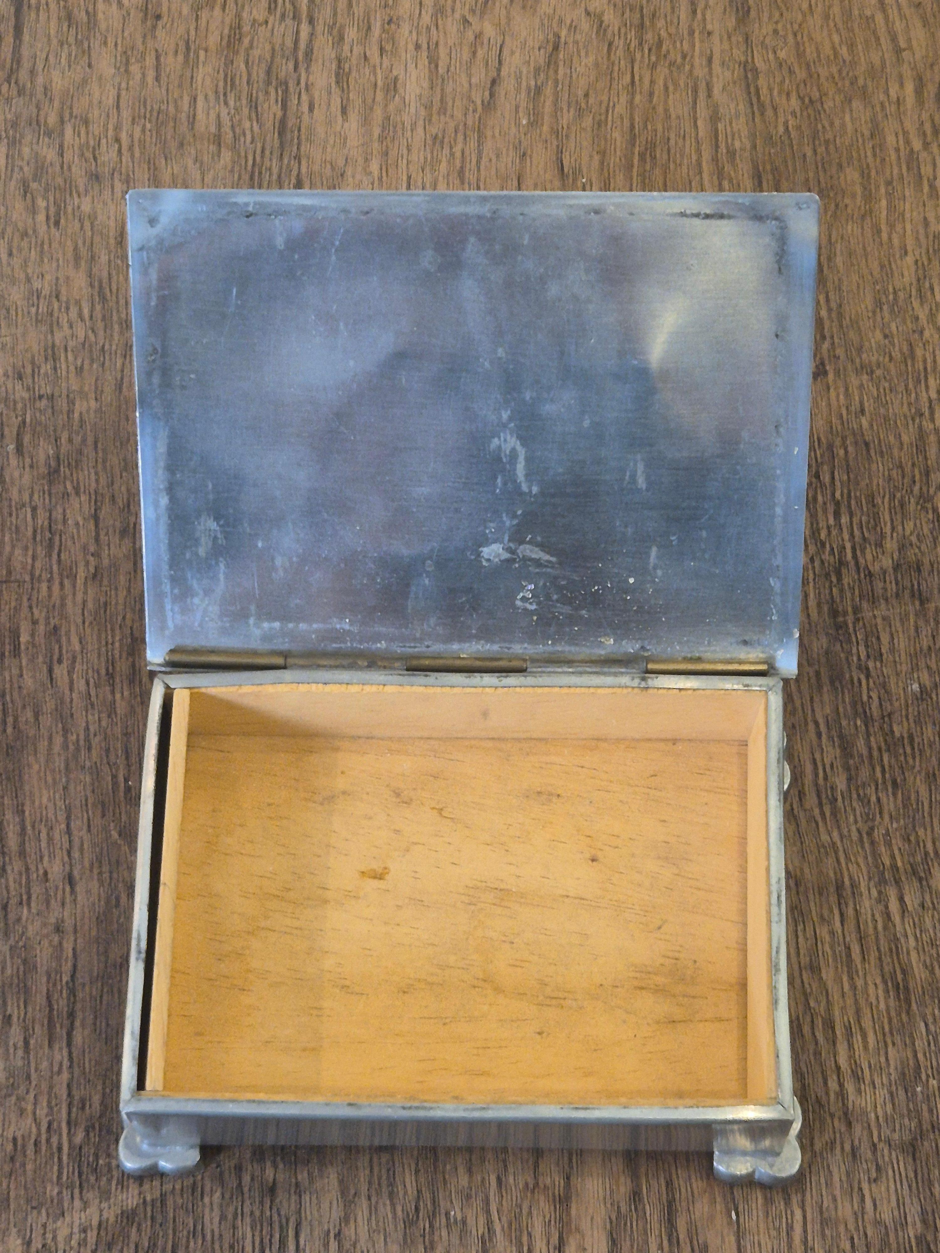Schwedische Grace-Dose aus Zinn mit Dekor von Archer, 1937. (Hartzinn) im Angebot