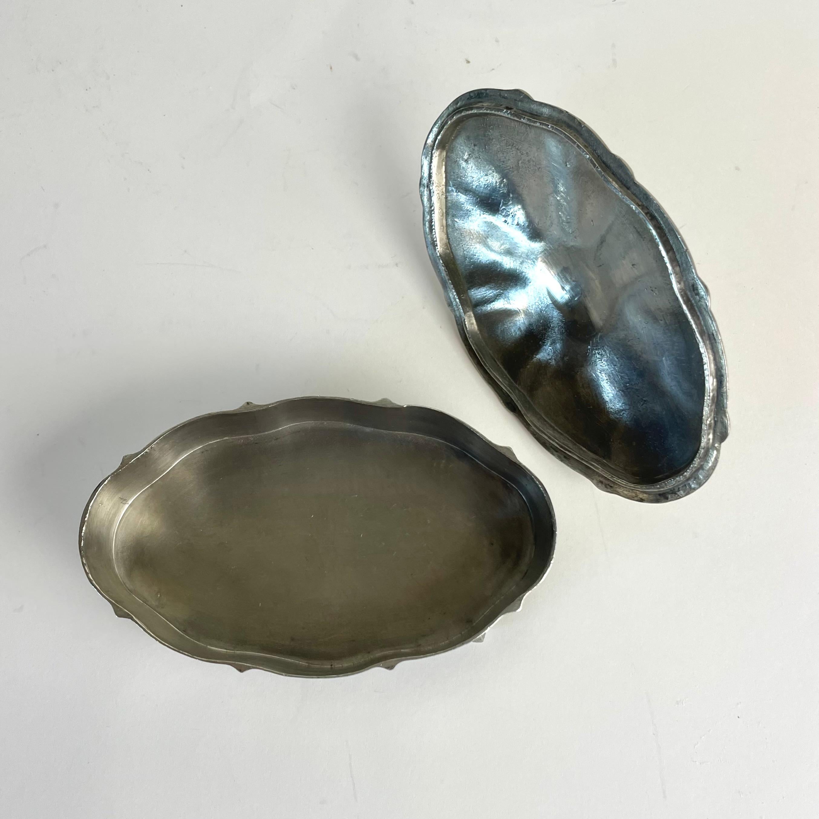 Peltro Scatola con coperchio in peltro Swedish Grace di Edvin Ollers, 1924 in vendita