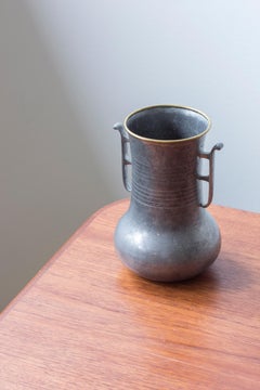 Vase en étain de grâce suédois par GAB 1931, Suède, années 1930