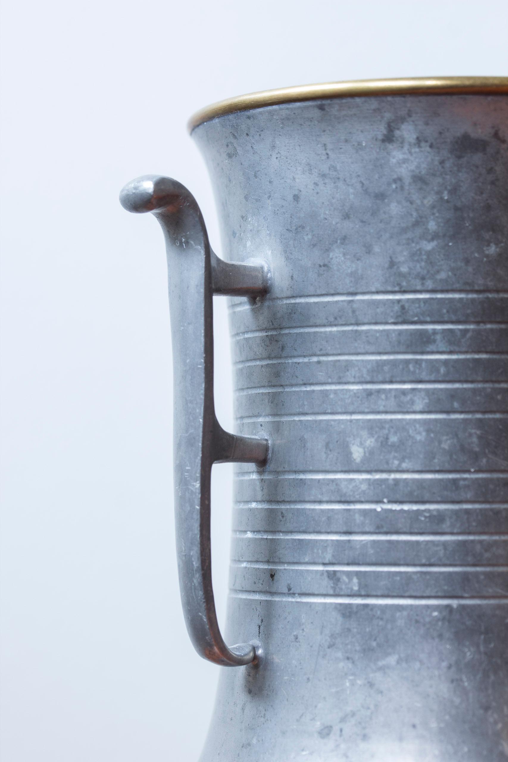 Vaso in peltro Swedish Grace di GAB 1931, Svezia, anni '30 In condizioni buone in vendita a Hägersten, SE