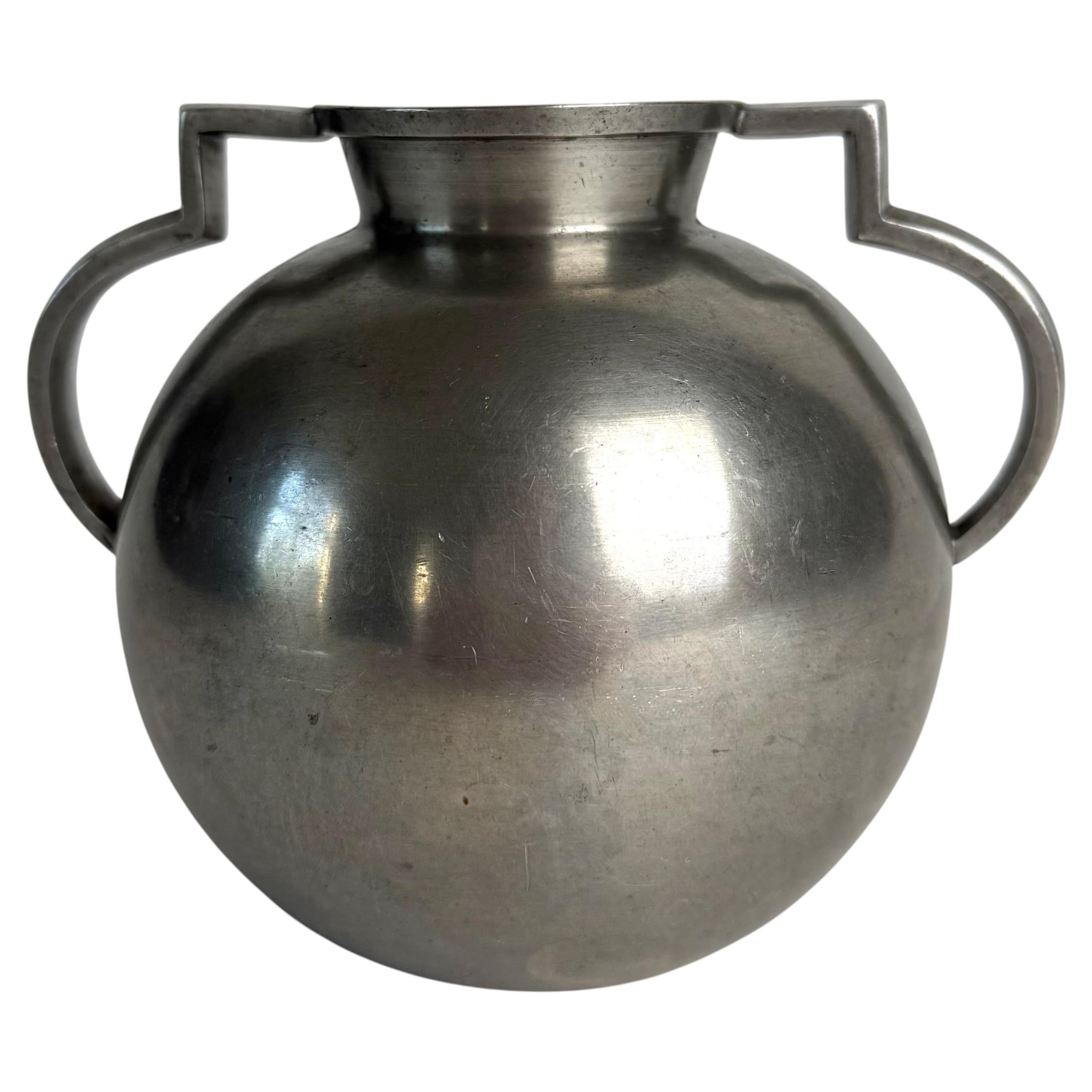 Vaso in peltro "Swedish Grace" di GAB, attribuito a Jacob Ängman, 1934