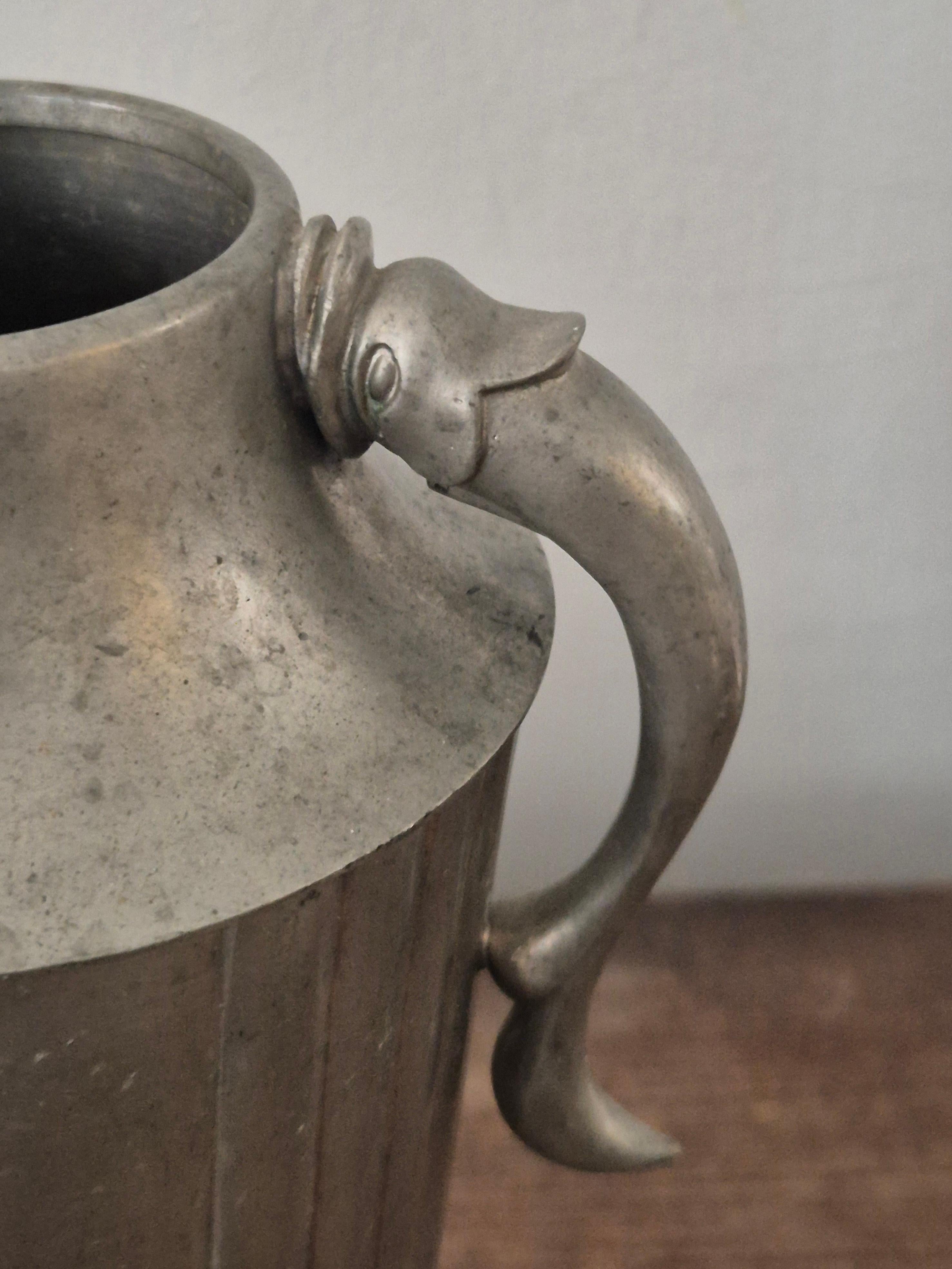 Svedese Swedish Grace, vaso in peltro di Herman Bergman, anni '30. in vendita