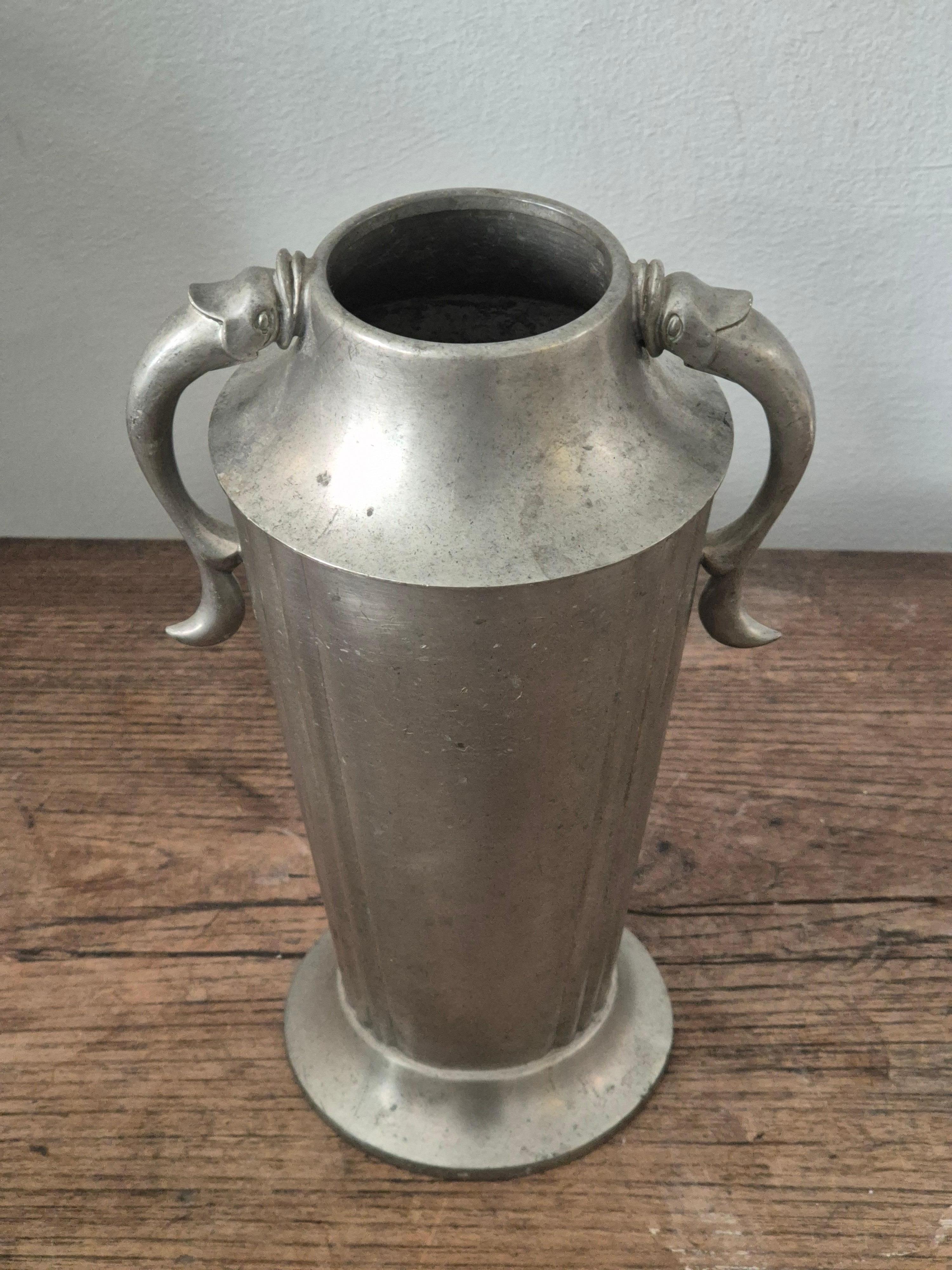 Swedish Grace, vaso in peltro di Herman Bergman, anni '30. In condizioni buone in vendita a Stockholm, SE