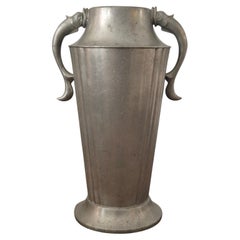 Swedish Grace, vaso in peltro di Herman Bergman, anni '30.