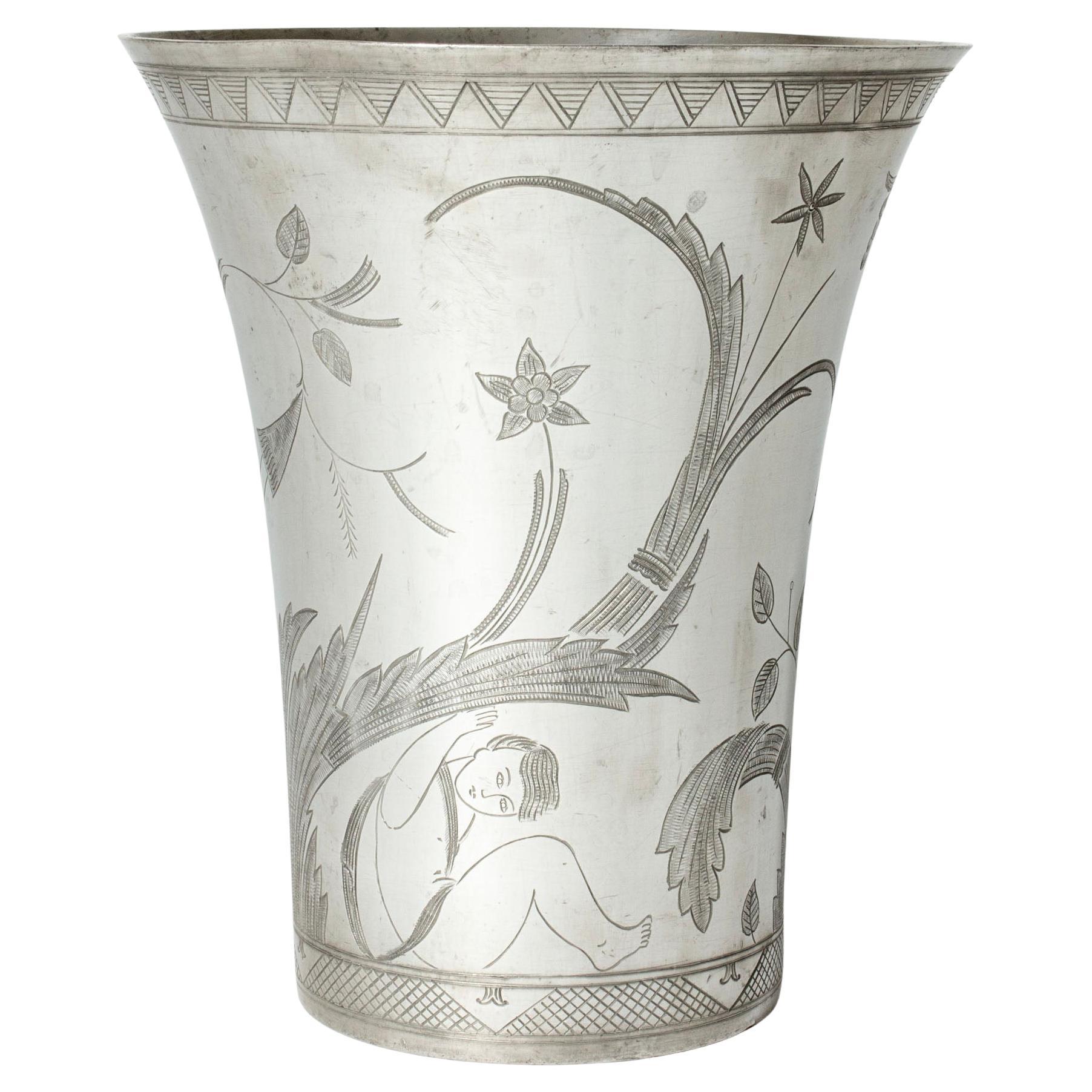 Vaso in peltro Swedish Grace di Tyra Lundgren, Svenskt Tenn, Svezia, 1929