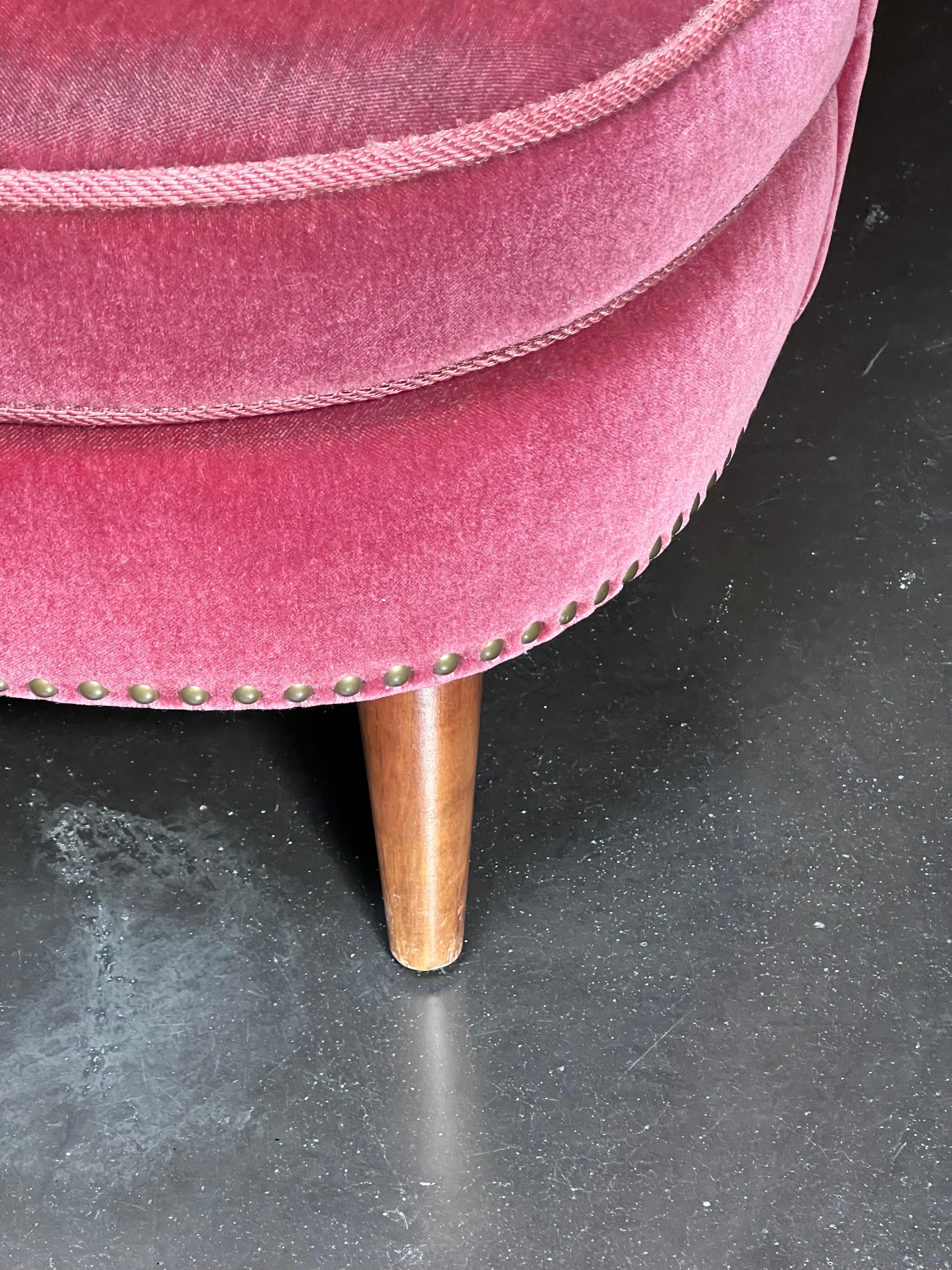 Hand-Crafted Swedish Grace Pink Mohair and Brass Nails Chauffeuse, Sweden, 1930s For Sale